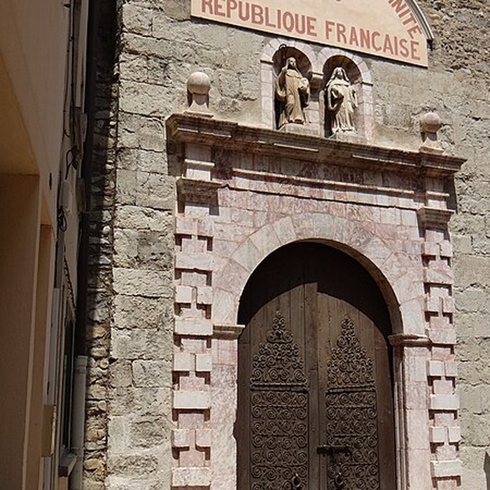 Photo de Église Saint-Pierre de Vinça et croix
