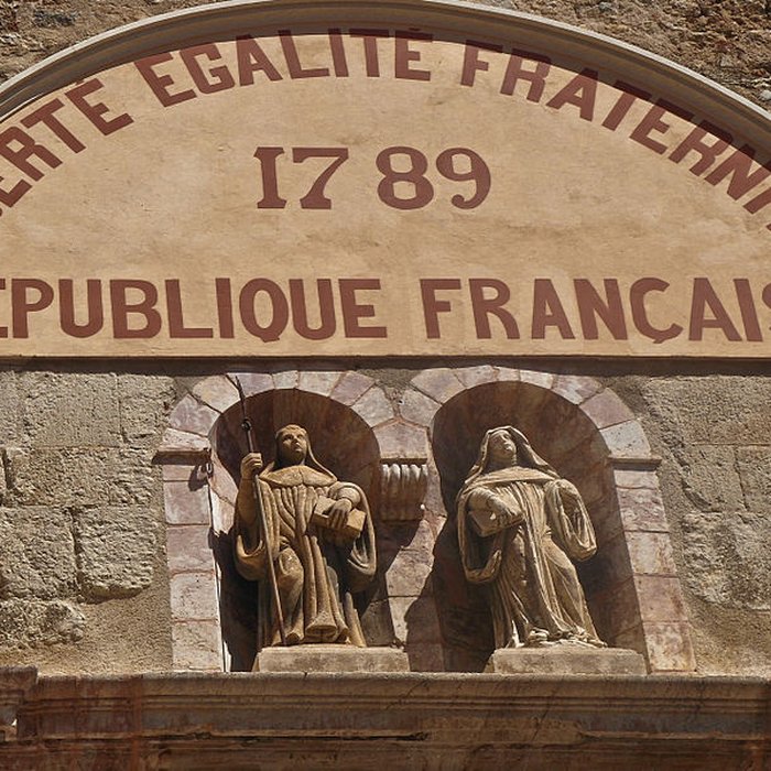 Photo de Église Saint-Pierre de Vinça et croix