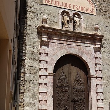 Église Saint-Pierre de Vinça et croix