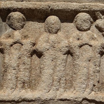 Église Saint-Pierre de Vinça et croix