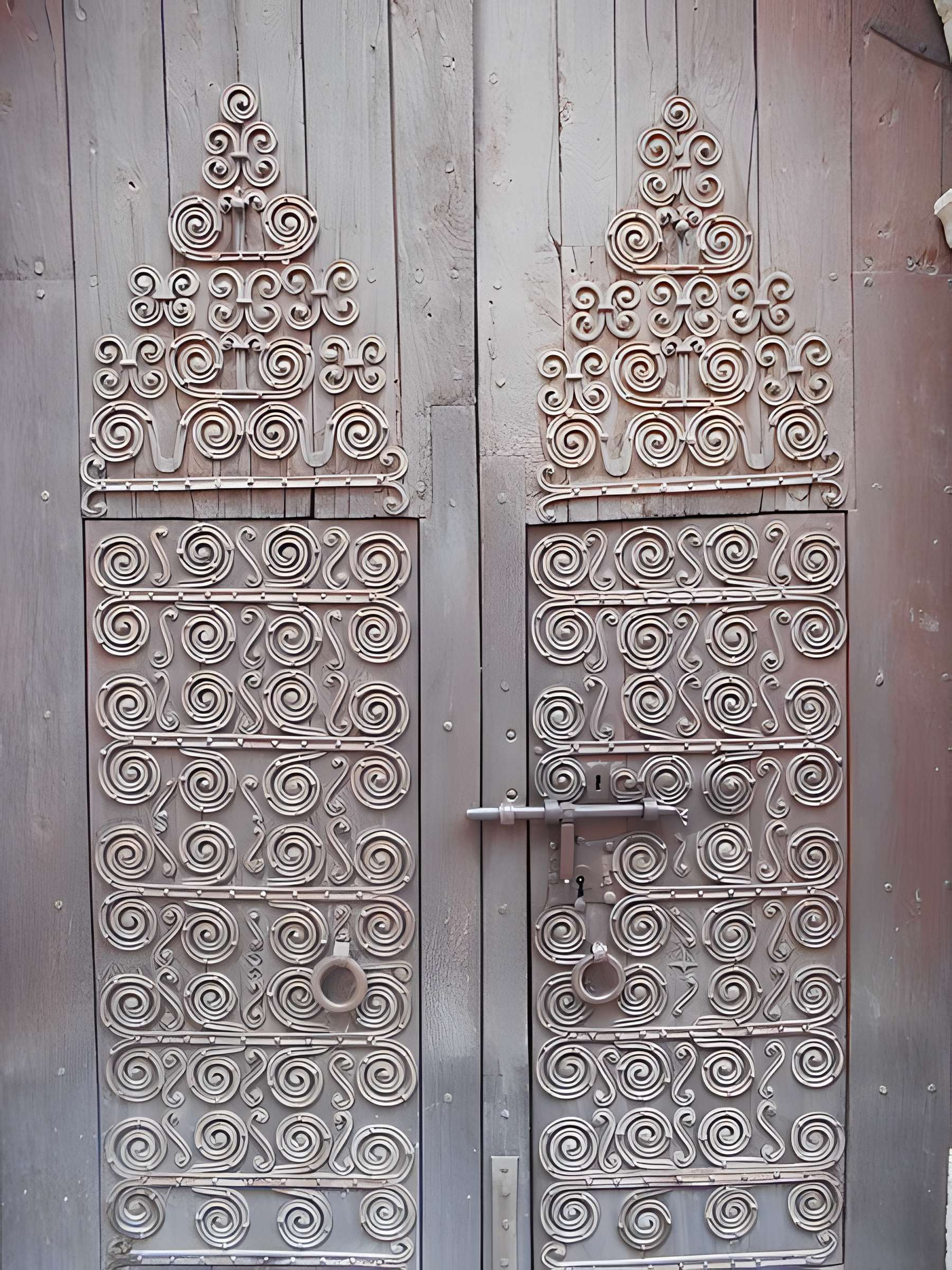 Église Saint-Pierre de Vinça et croix