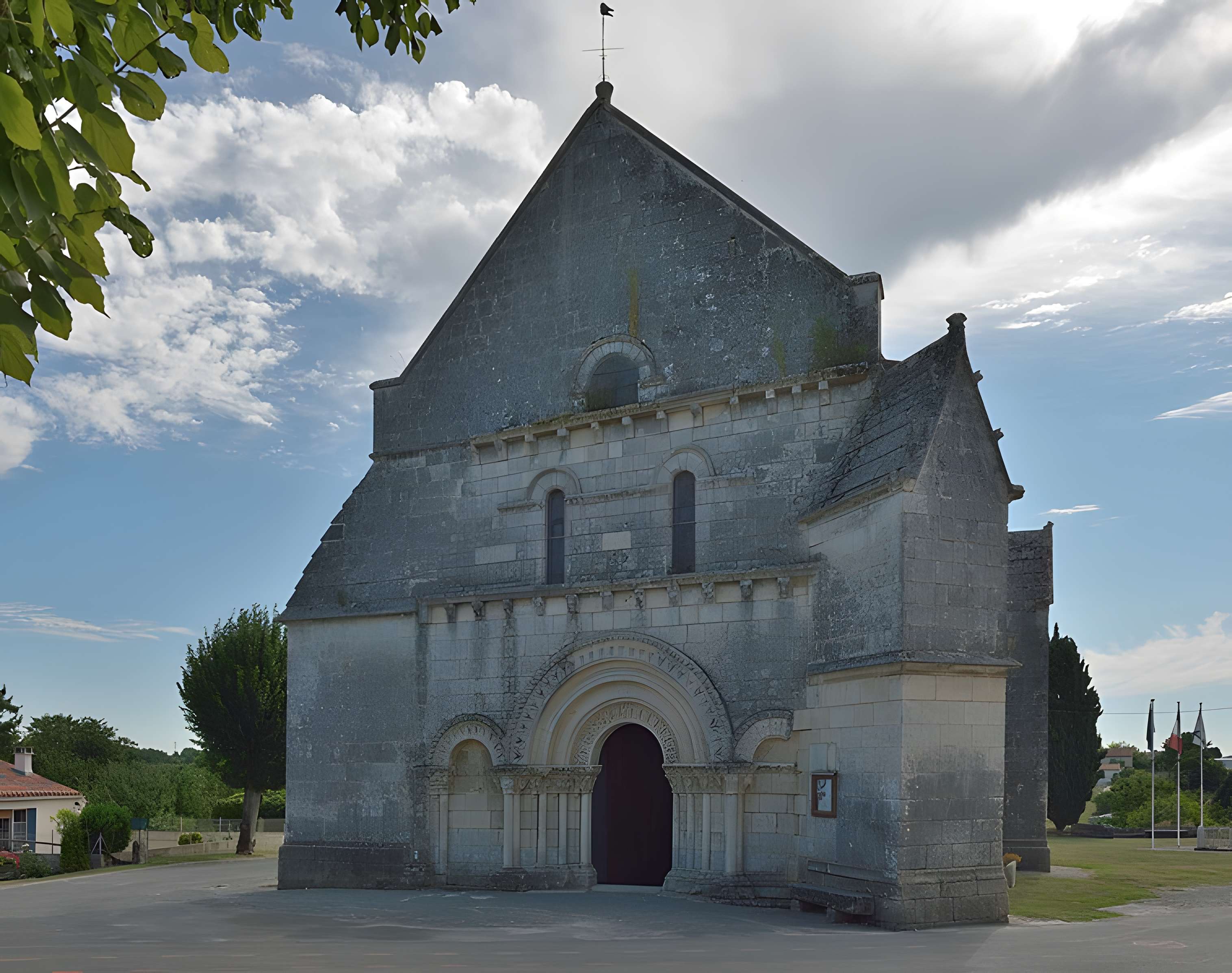 Église Saint-Pierre d'Écurat