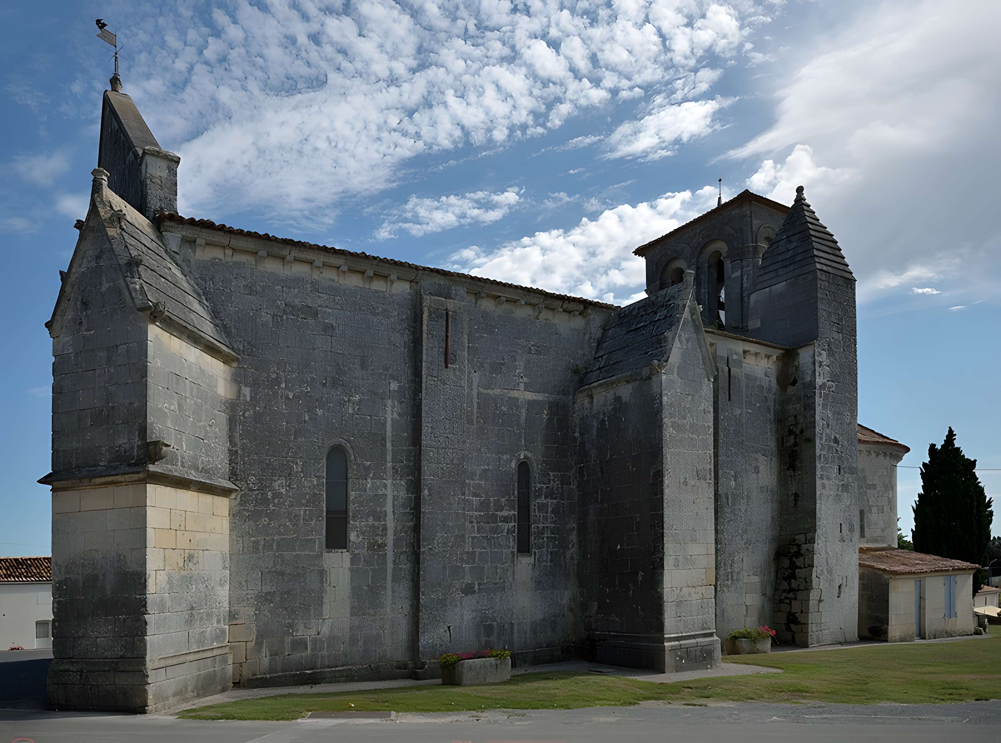 Église Saint-Pierre d'Écurat