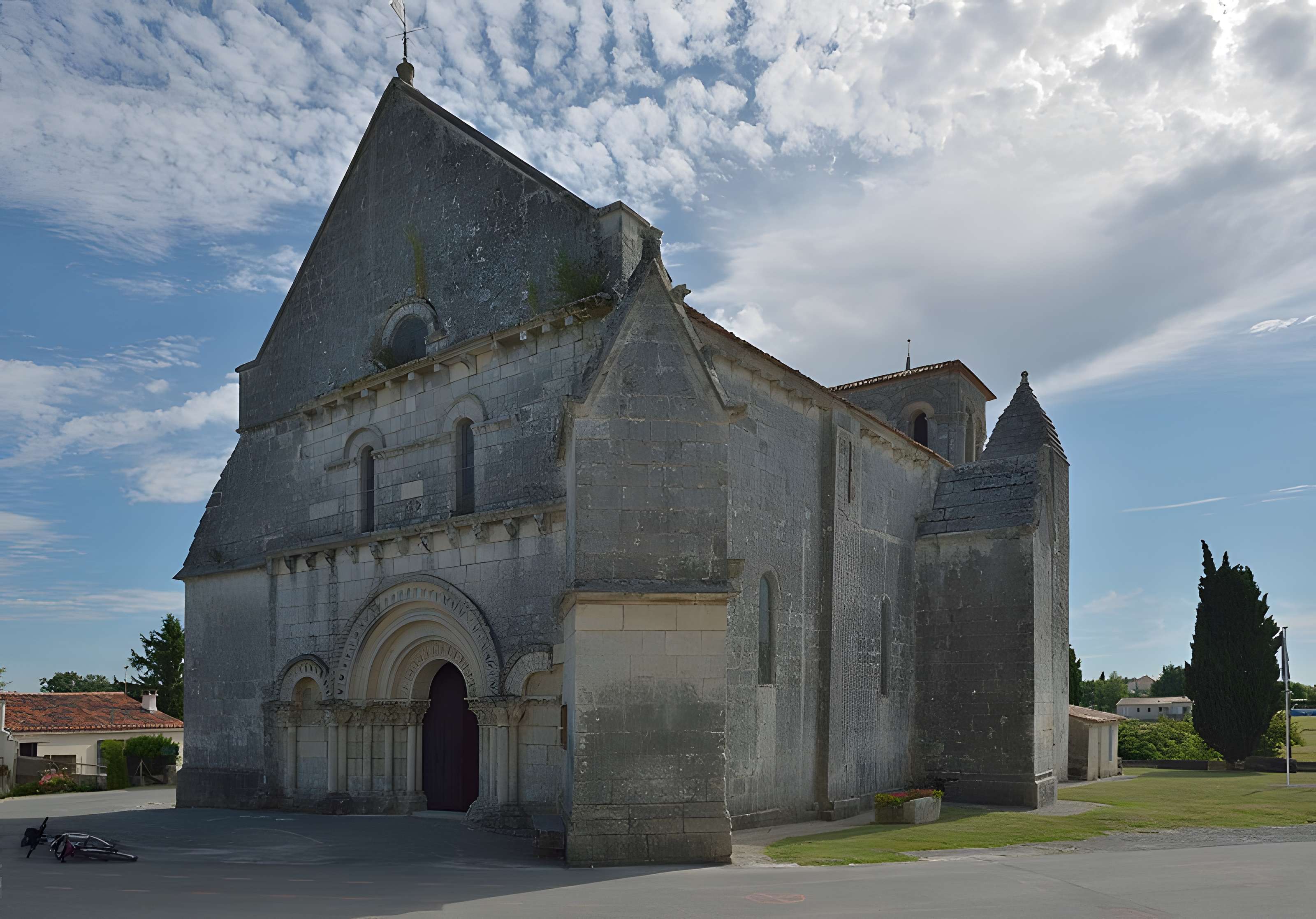 Église Saint-Pierre d'Écurat