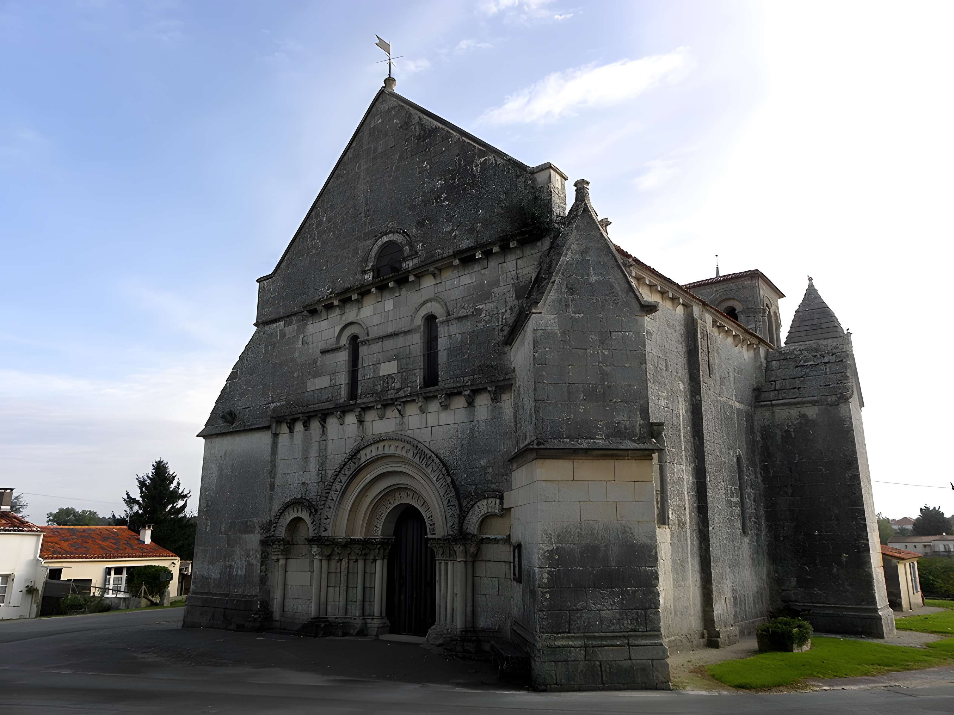 Église Saint-Pierre d'Écurat
