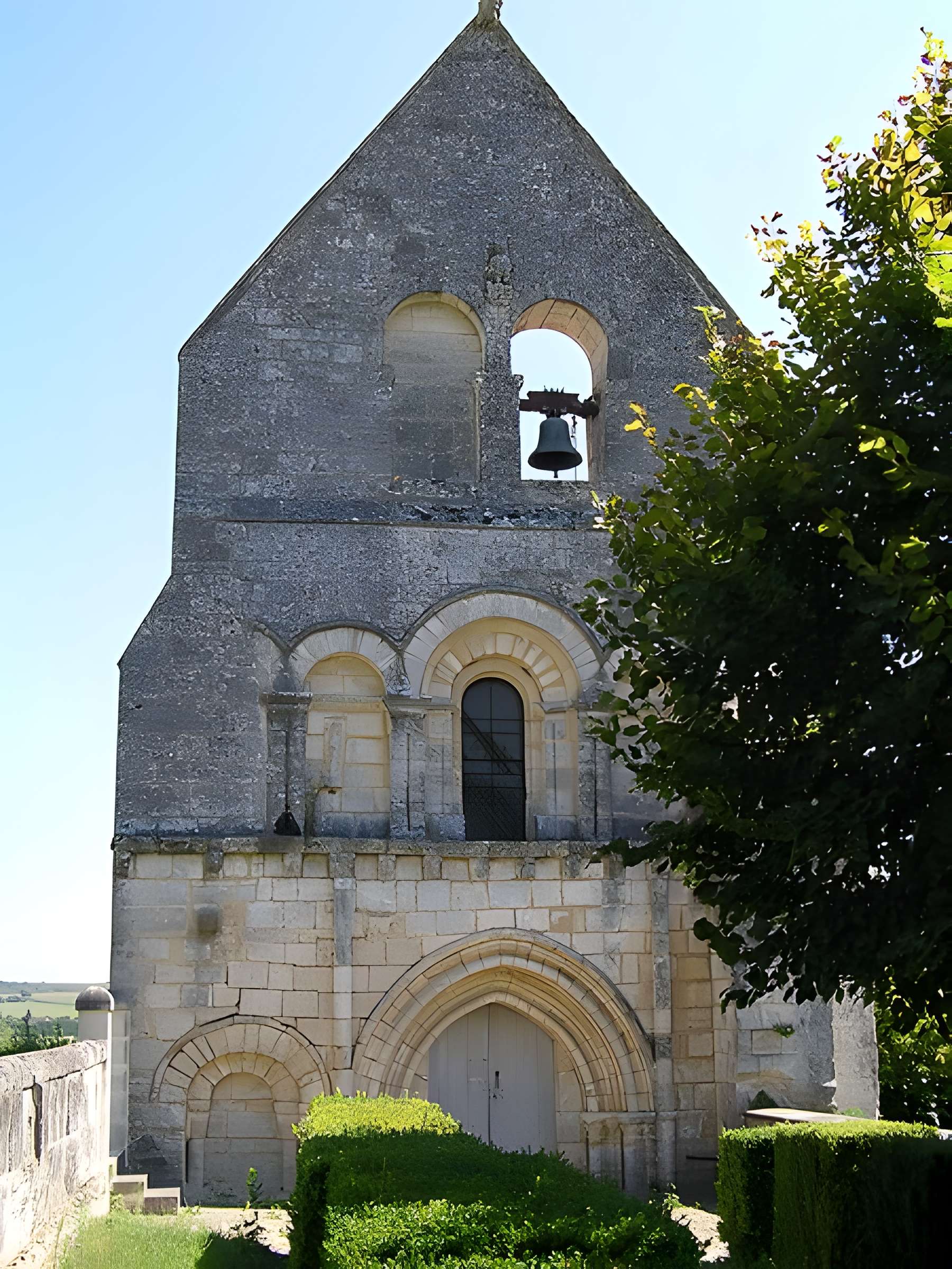 Église Saint-Pierre d'Éraville