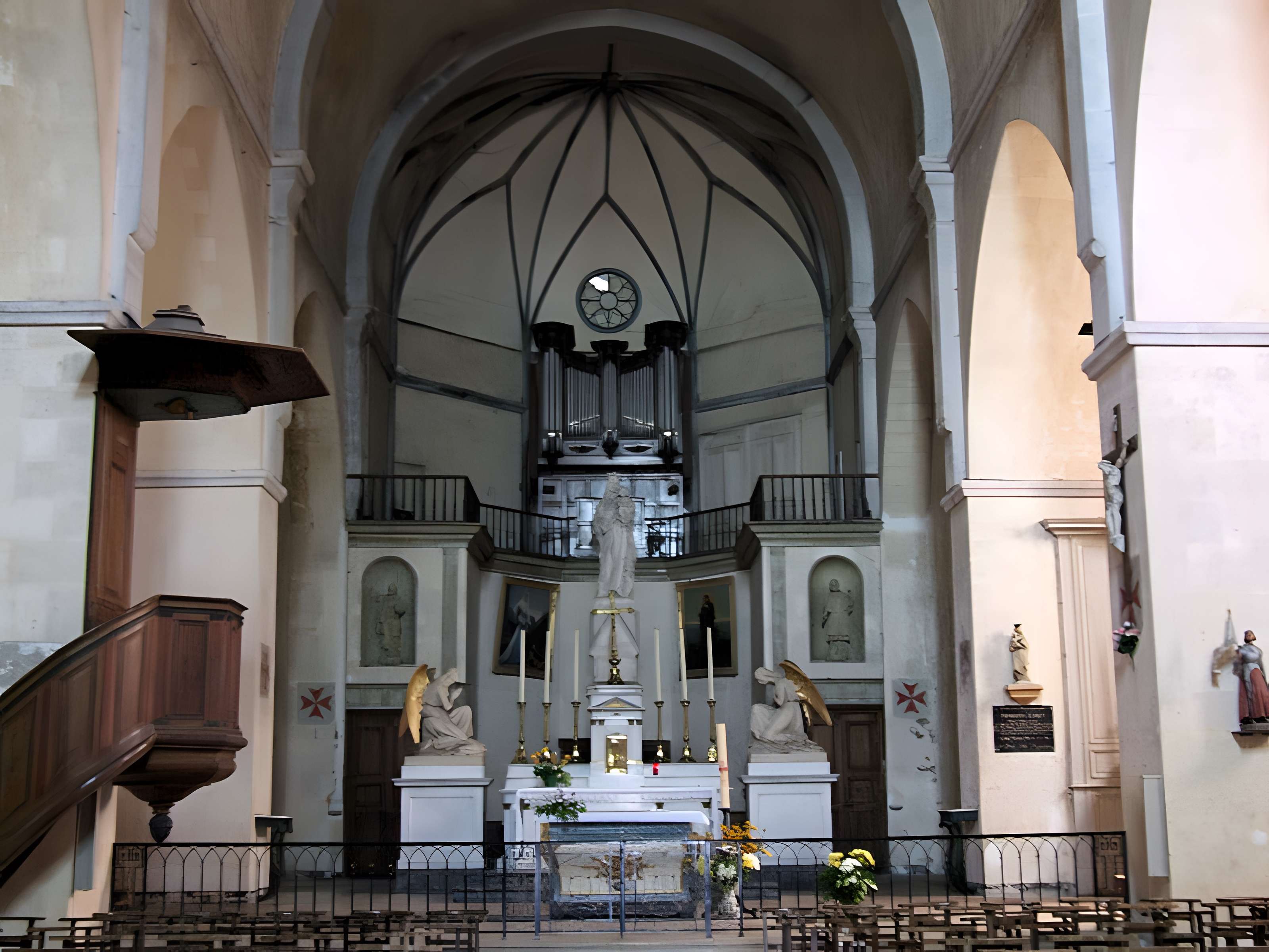 Église Saint-Pierre des Génovéfains