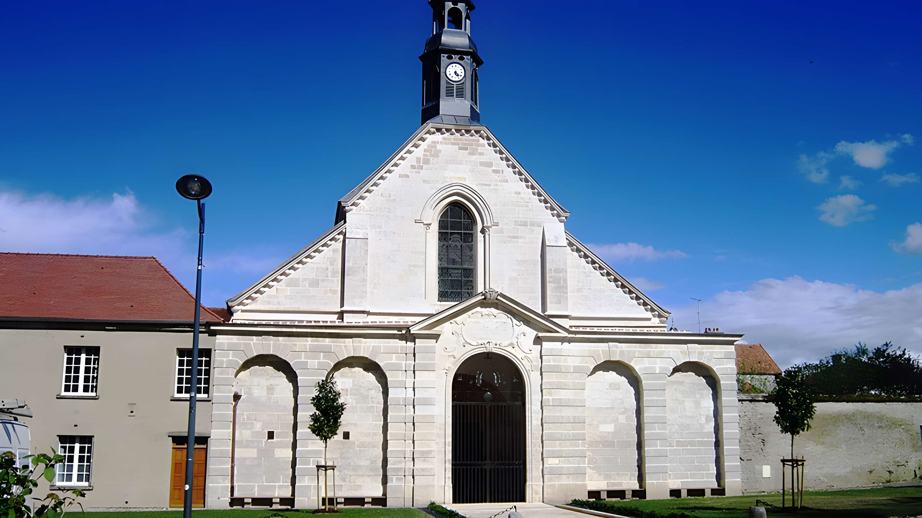 Église Saint-Pierre des Génovéfains