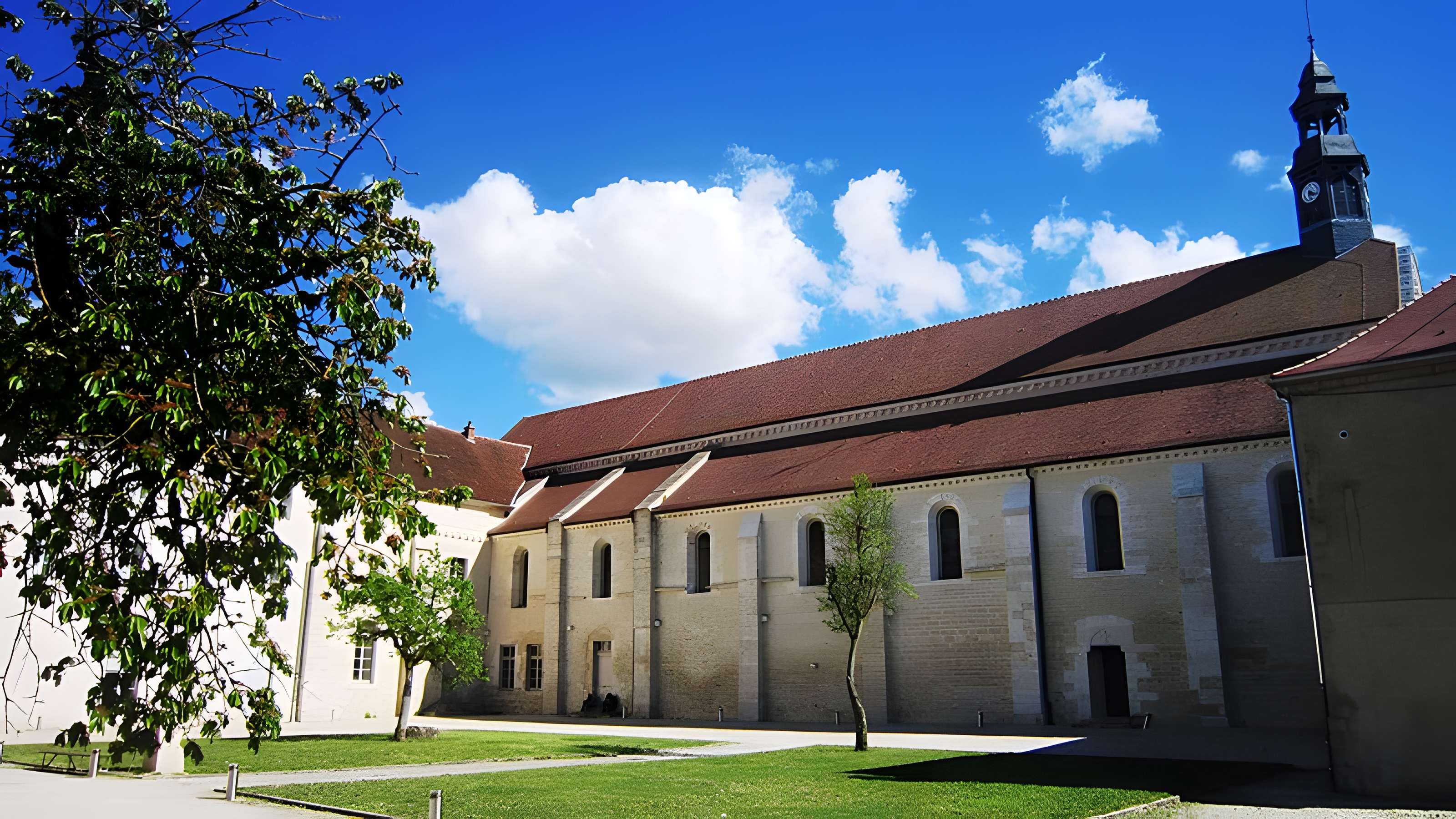 Église Saint-Pierre des Génovéfains