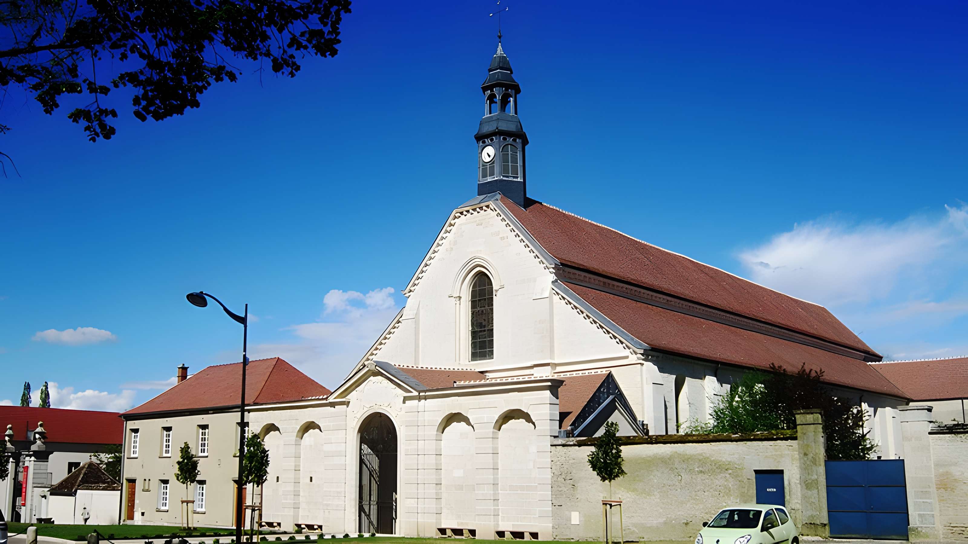 Église Saint-Pierre des Génovéfains