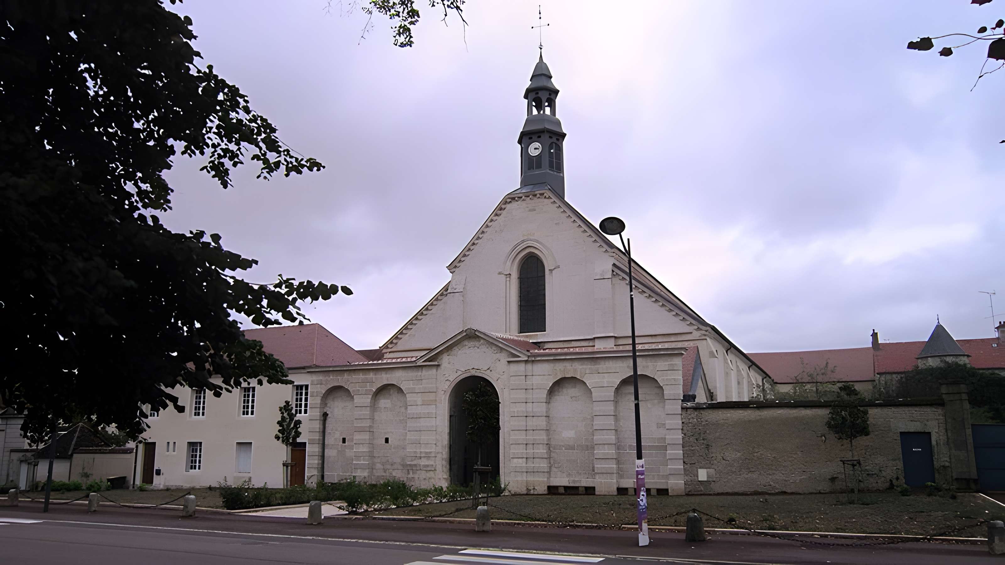 Église Saint-Pierre des Génovéfains