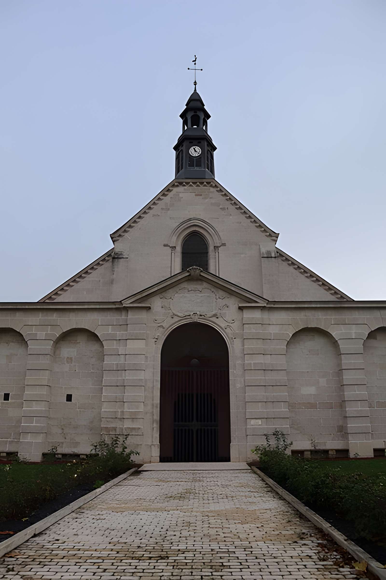 Église Saint-Pierre des Génovéfains