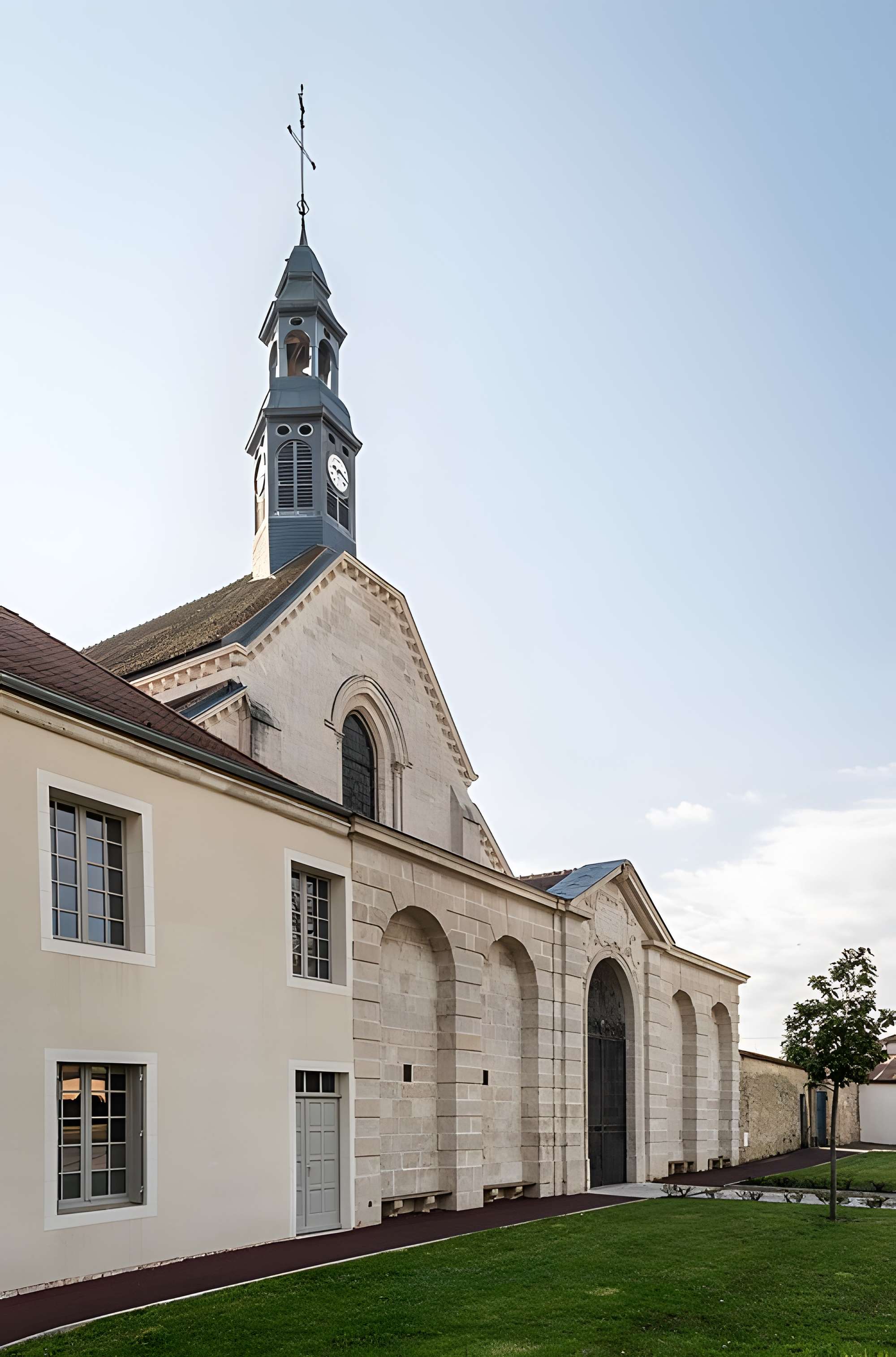 Église Saint-Pierre des Génovéfains