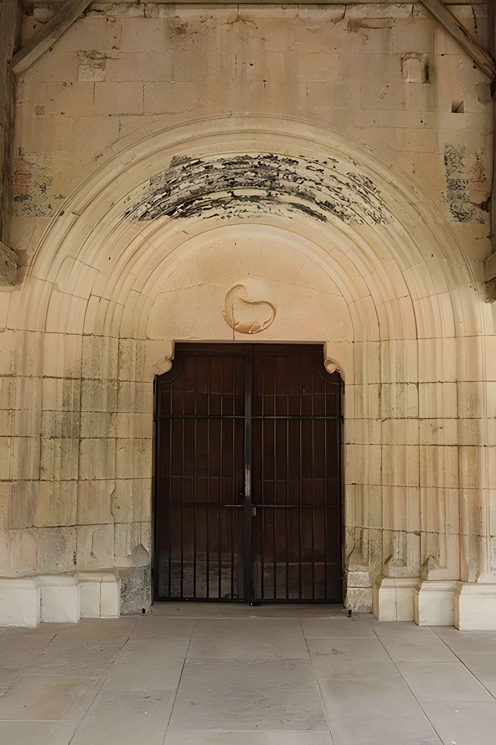 Église Saint-Pierre d'Escolives-Sainte-Camille