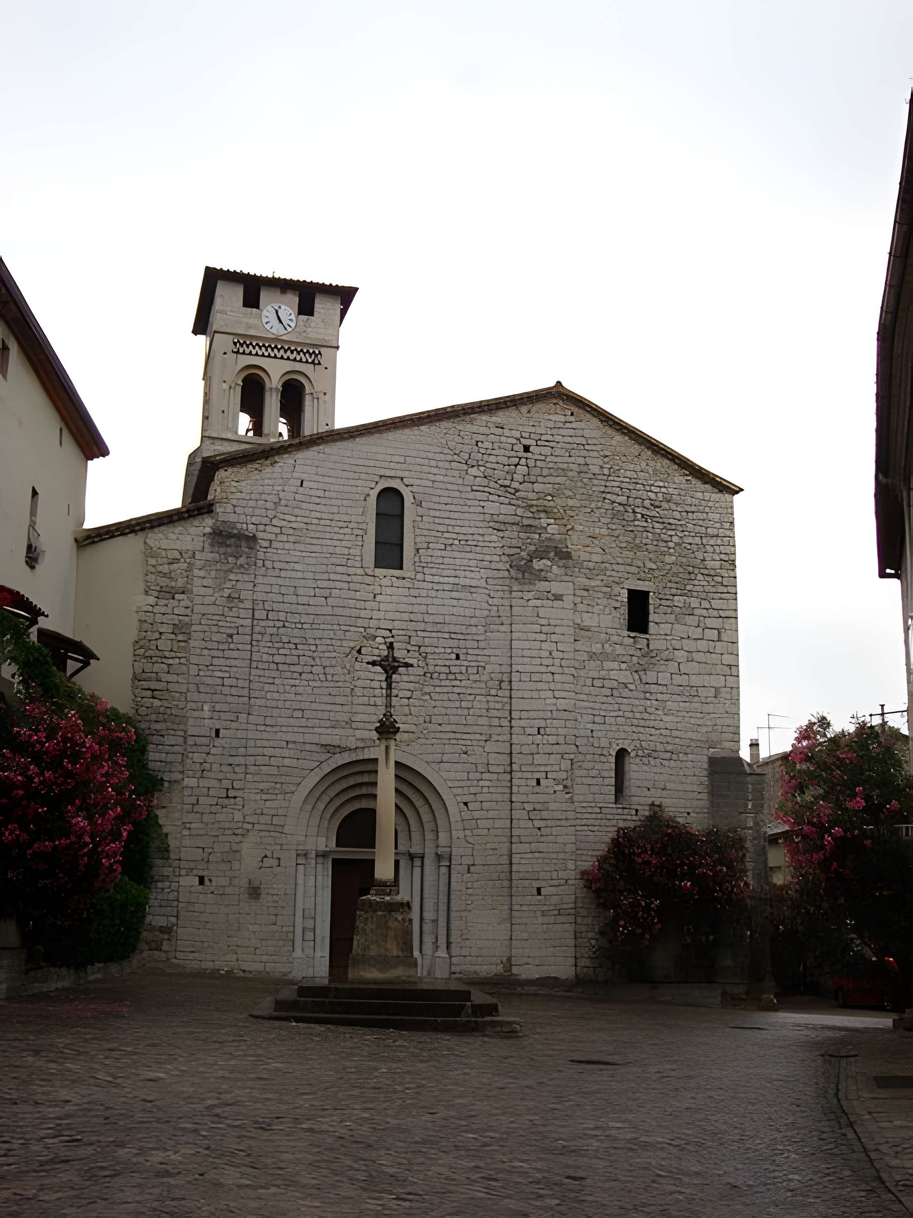 Église Saint-Pierre-aux-Liens de Ruoms 