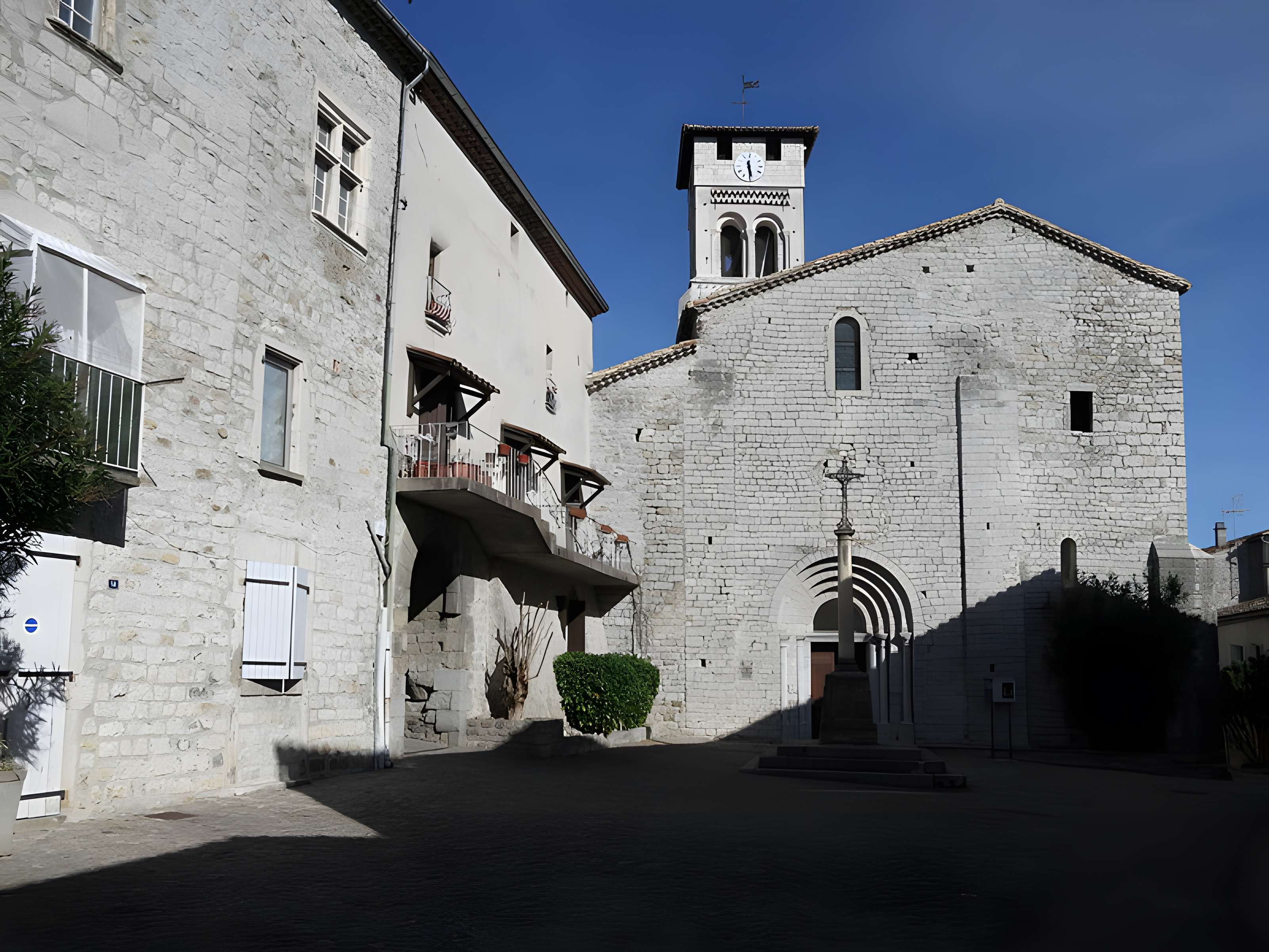 Église Saint-Pierre-aux-Liens de Ruoms