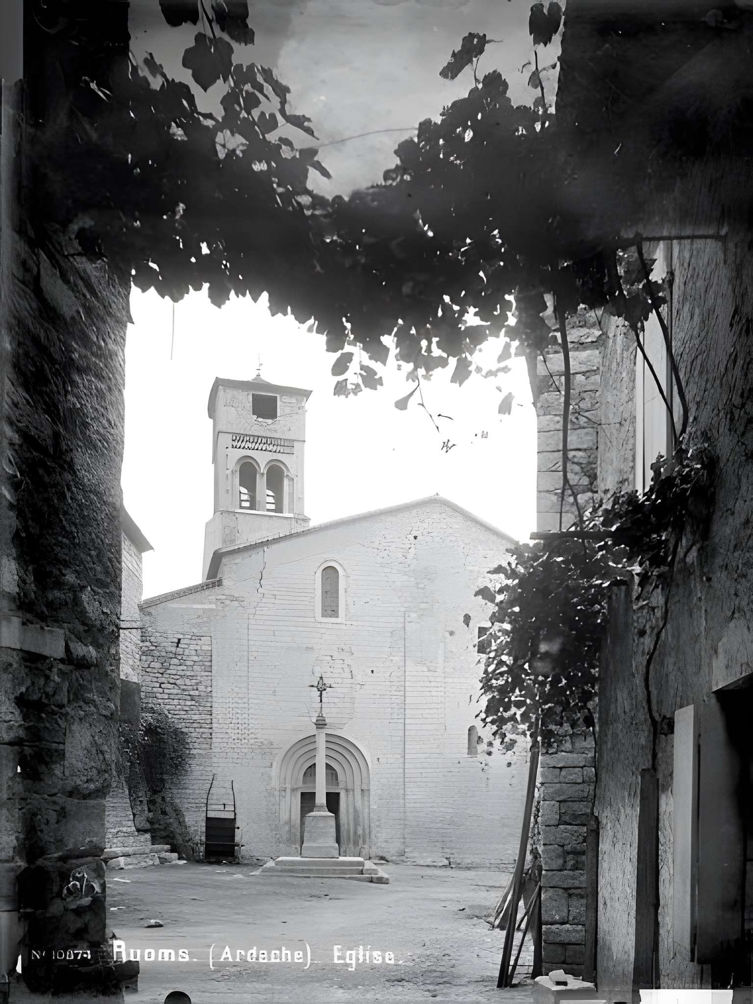 Église Saint-Pierre-aux-Liens de Ruoms