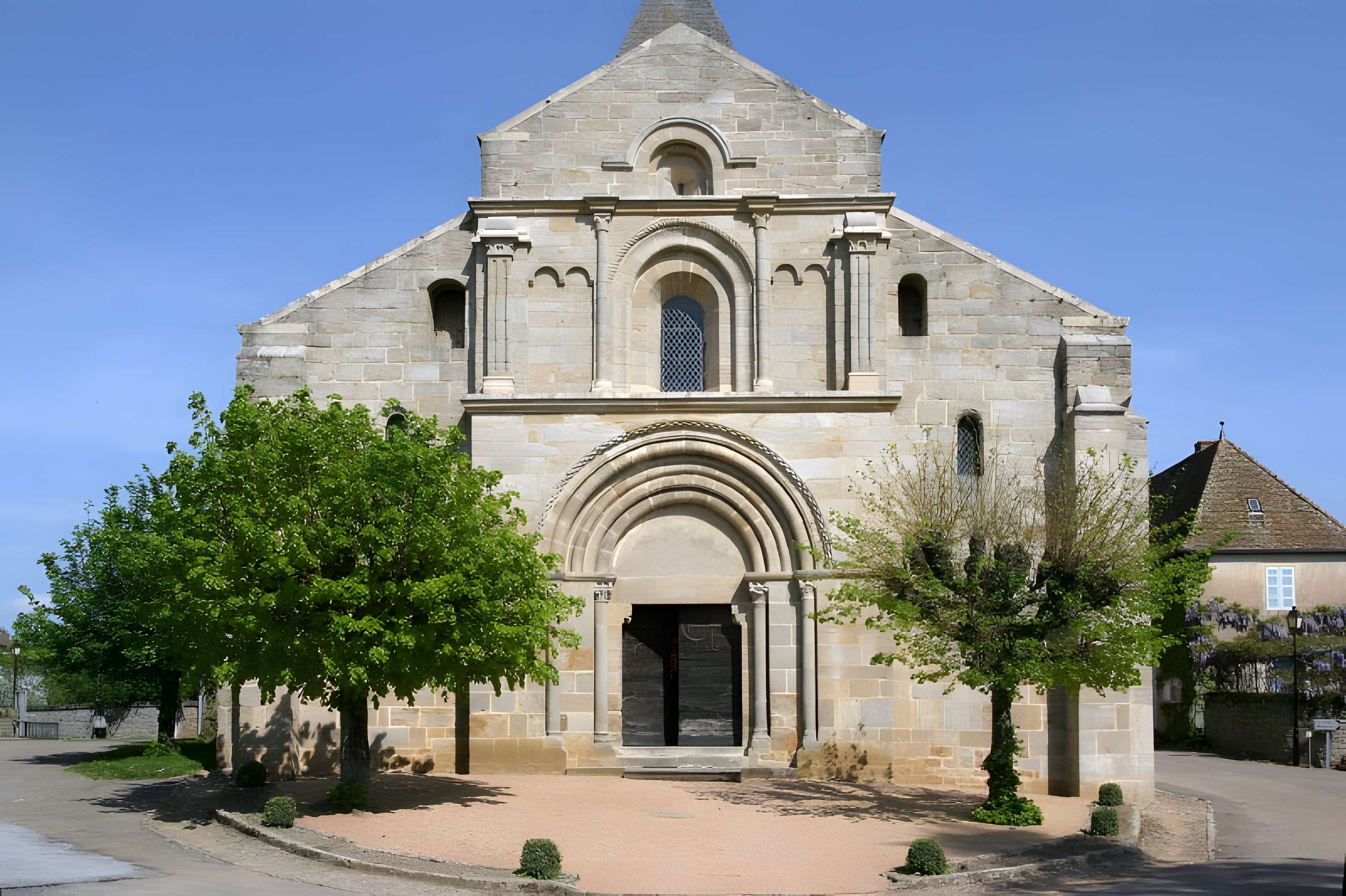 Église Saint-Pierre-aux-Liens de Varenne-l'Arconce 