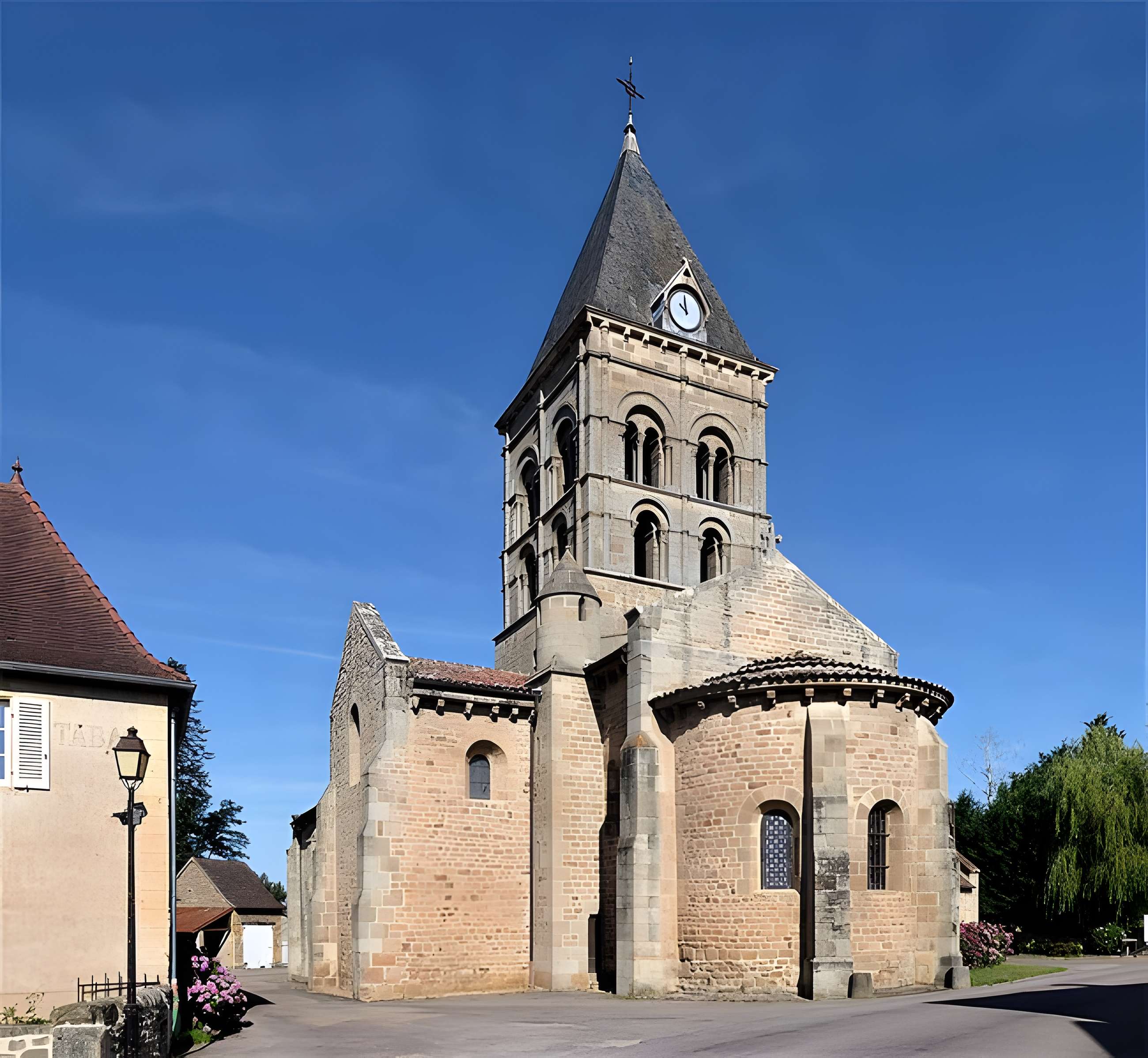 Église Saint-Pierre-aux-Liens de Varenne-l'Arconce