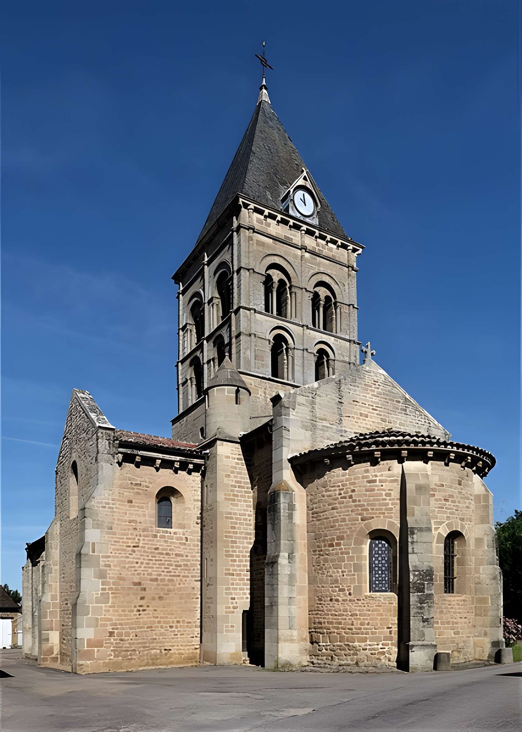 Église Saint-Pierre-aux-Liens de Varenne-l'Arconce