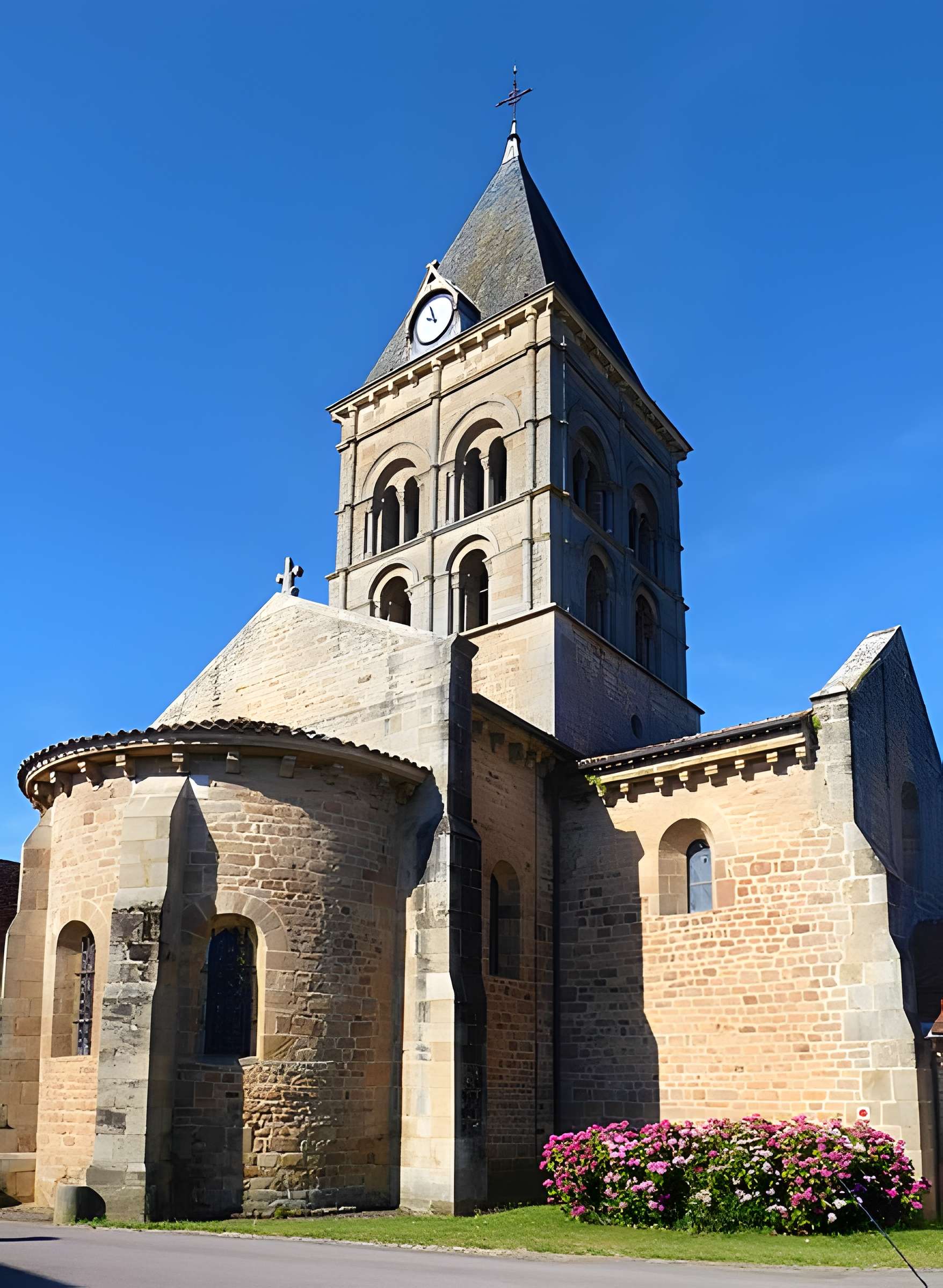 Église Saint-Pierre-aux-Liens de Varenne-l'Arconce