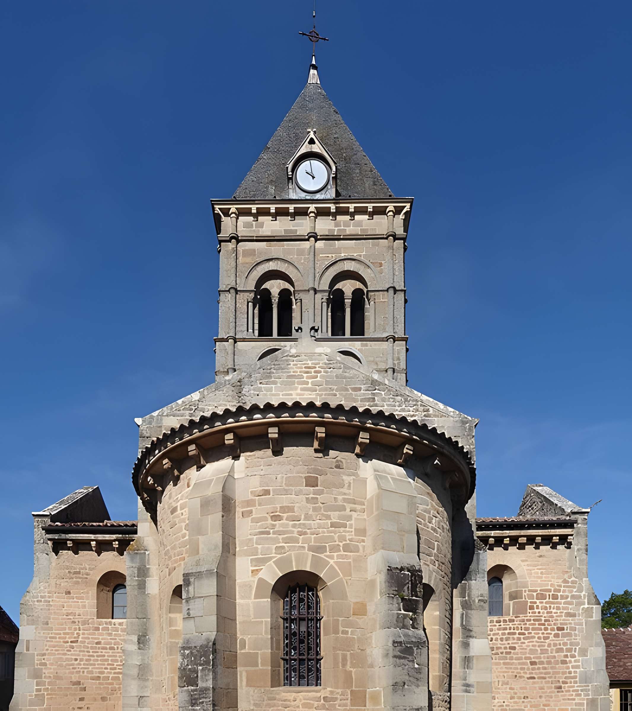 Église Saint-Pierre-aux-Liens de Varenne-l'Arconce
