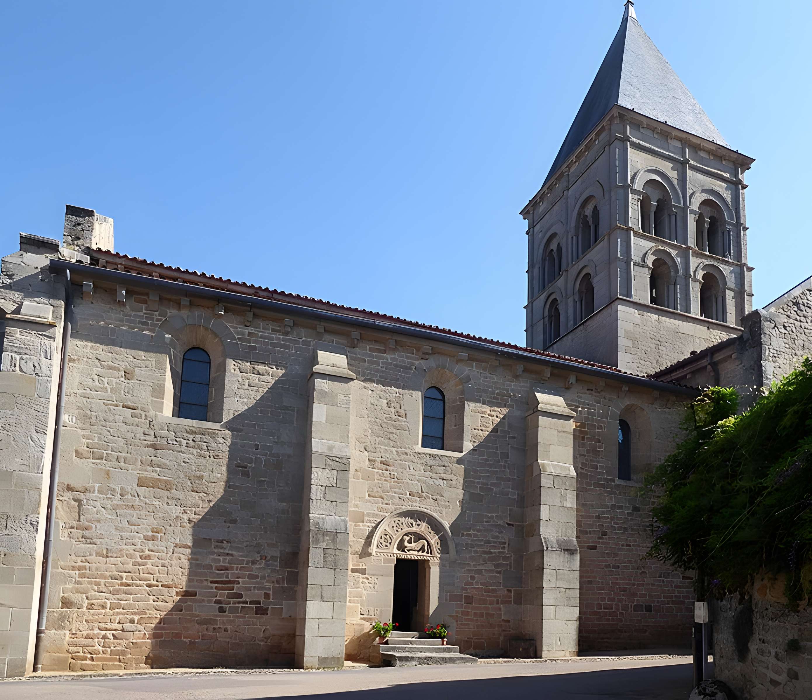 Église Saint-Pierre-aux-Liens de Varenne-l'Arconce
