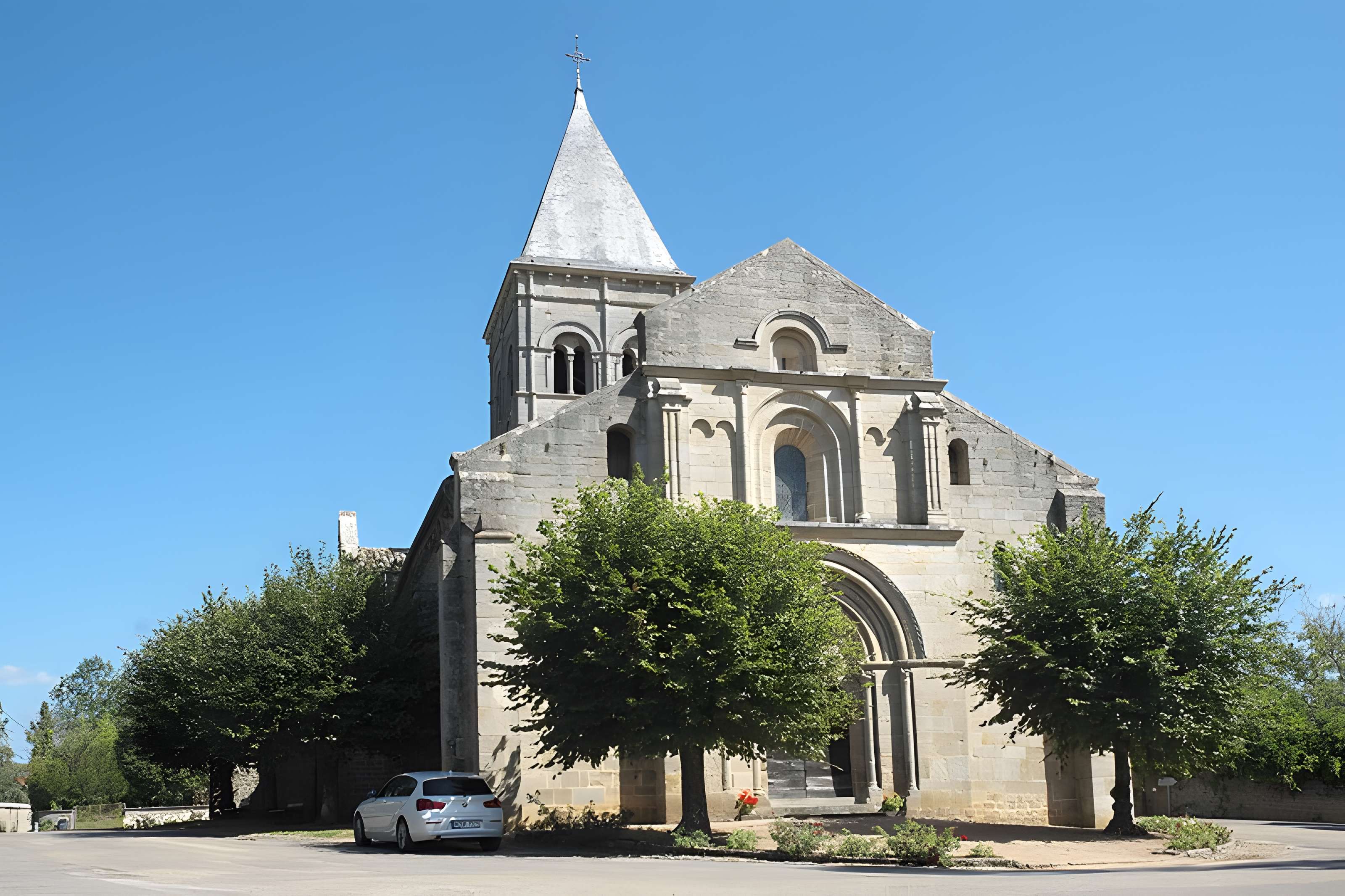 Église Saint-Pierre-aux-Liens de Varenne-l'Arconce