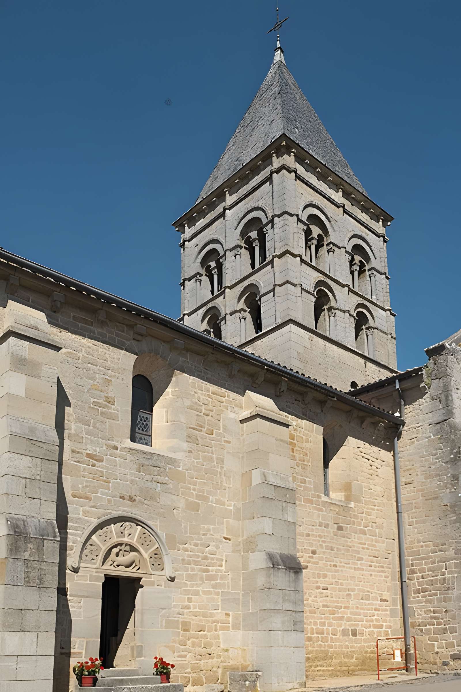 Église Saint-Pierre-aux-Liens de Varenne-l'Arconce