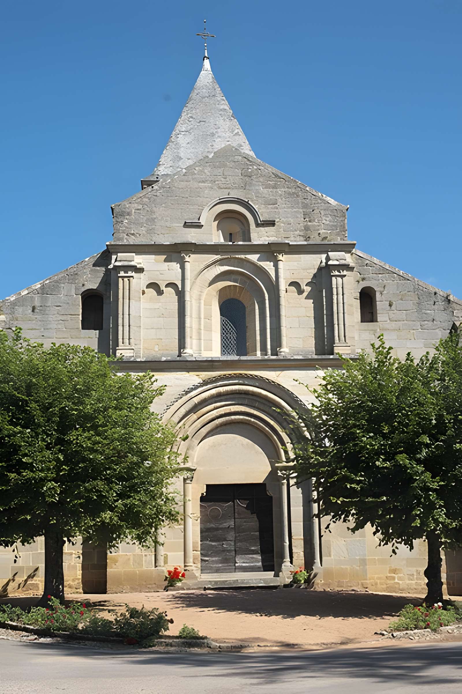Église Saint-Pierre-aux-Liens de Varenne-l'Arconce