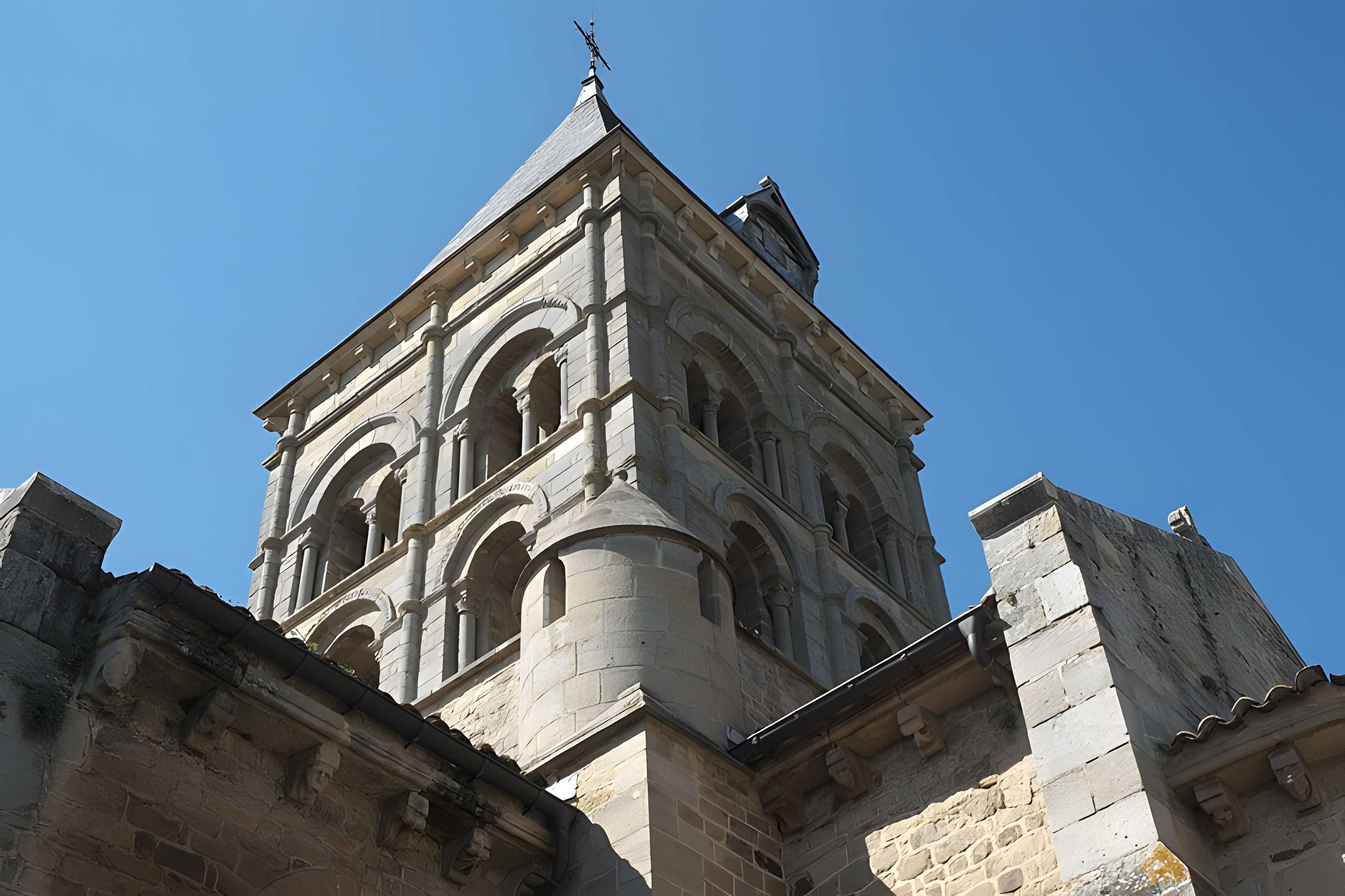 Église Saint-Pierre-aux-Liens de Varenne-l'Arconce