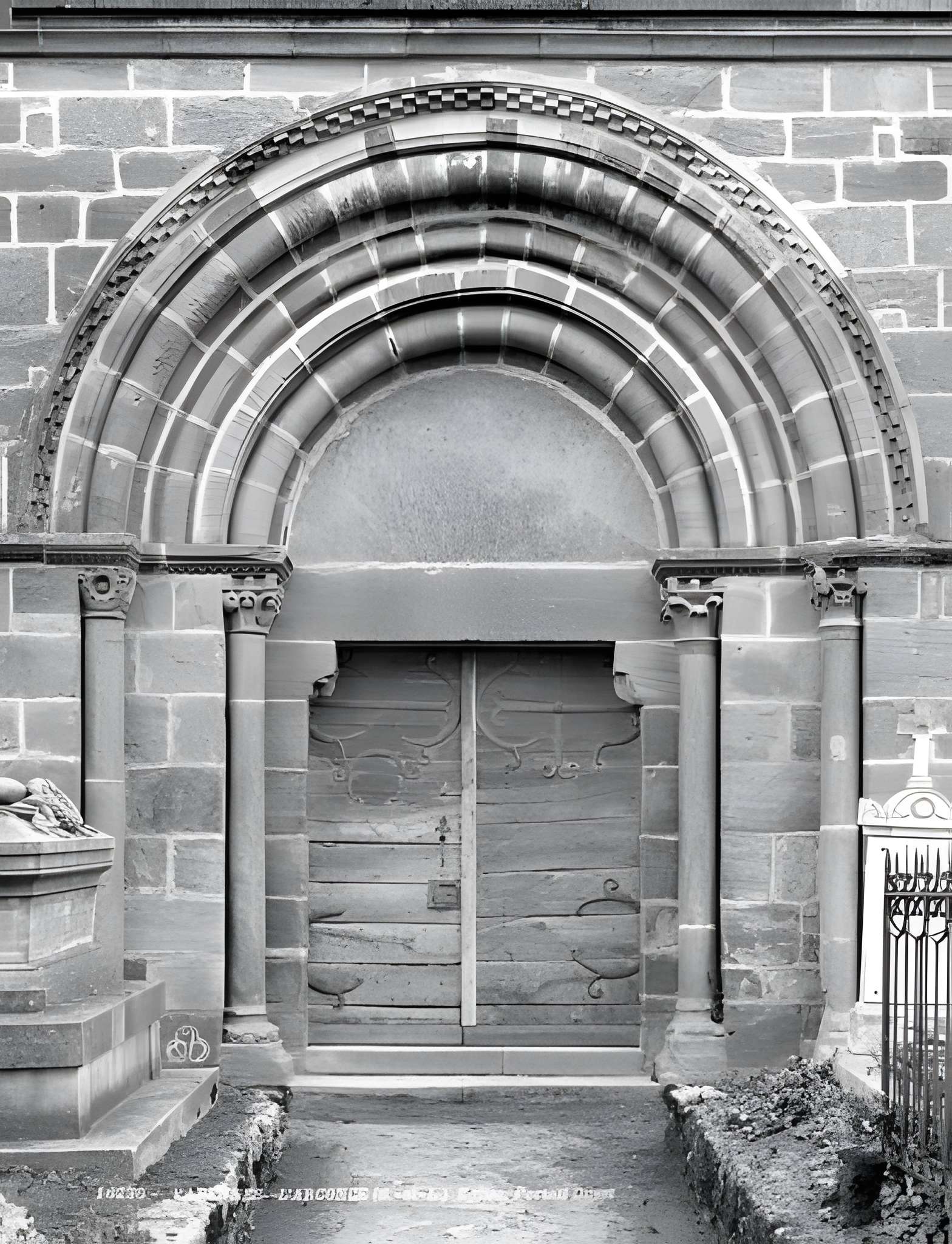 Église Saint-Pierre-aux-Liens de Varenne-l'Arconce