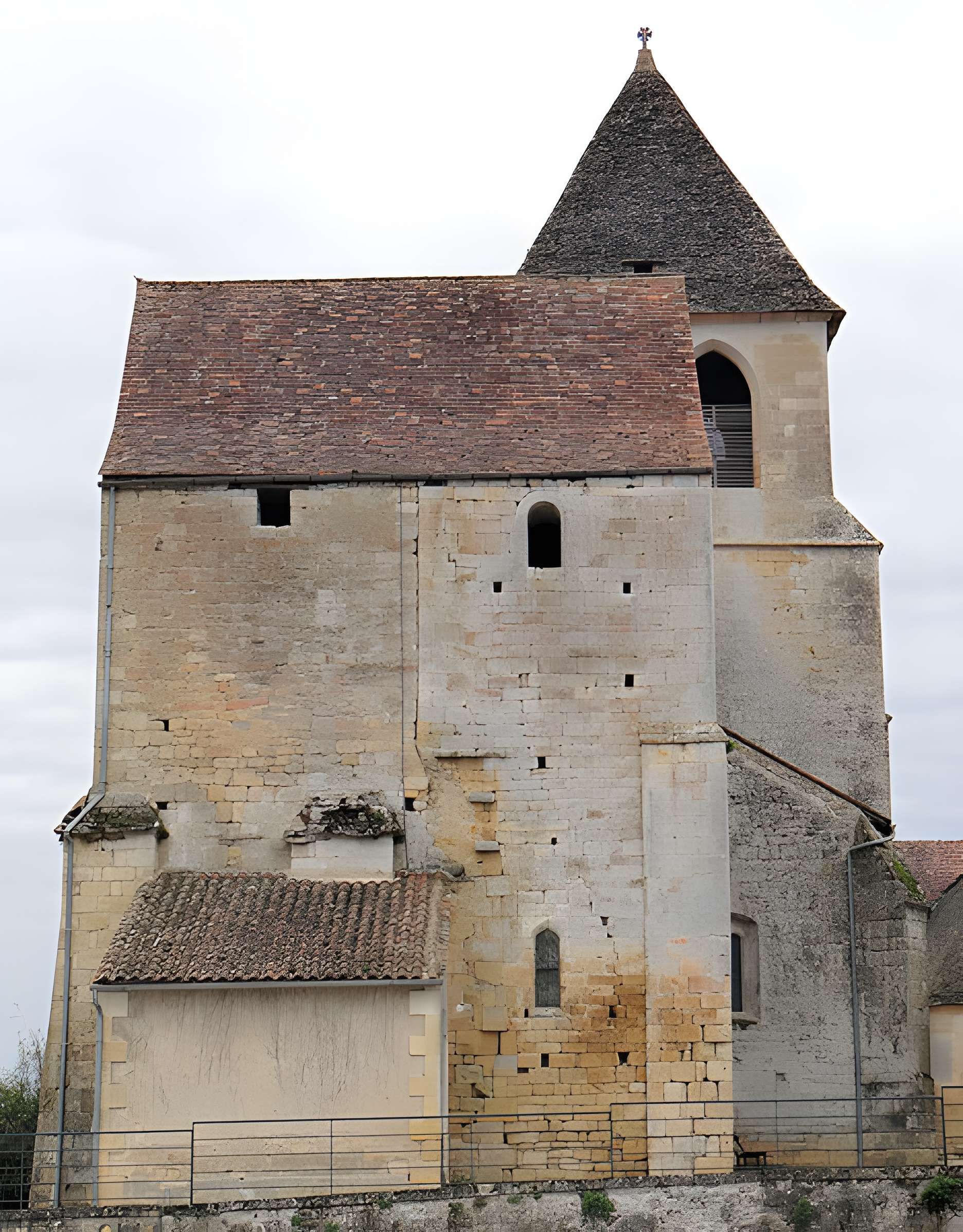 Église Saint-Pierre-ès-Liens de Calviac-en-Périgord