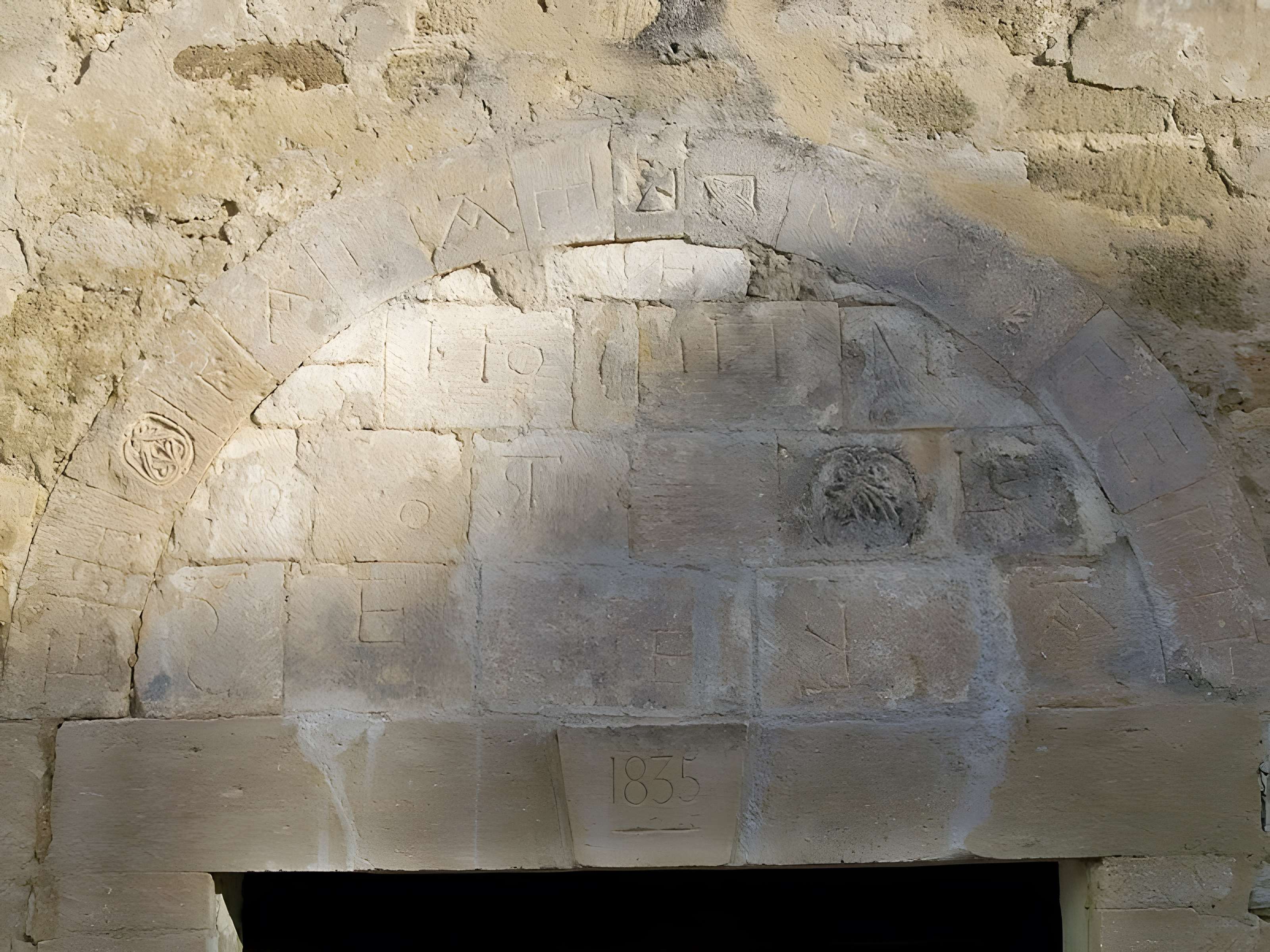 Église Saint-Pierre-ès-Liens de Colonzelle