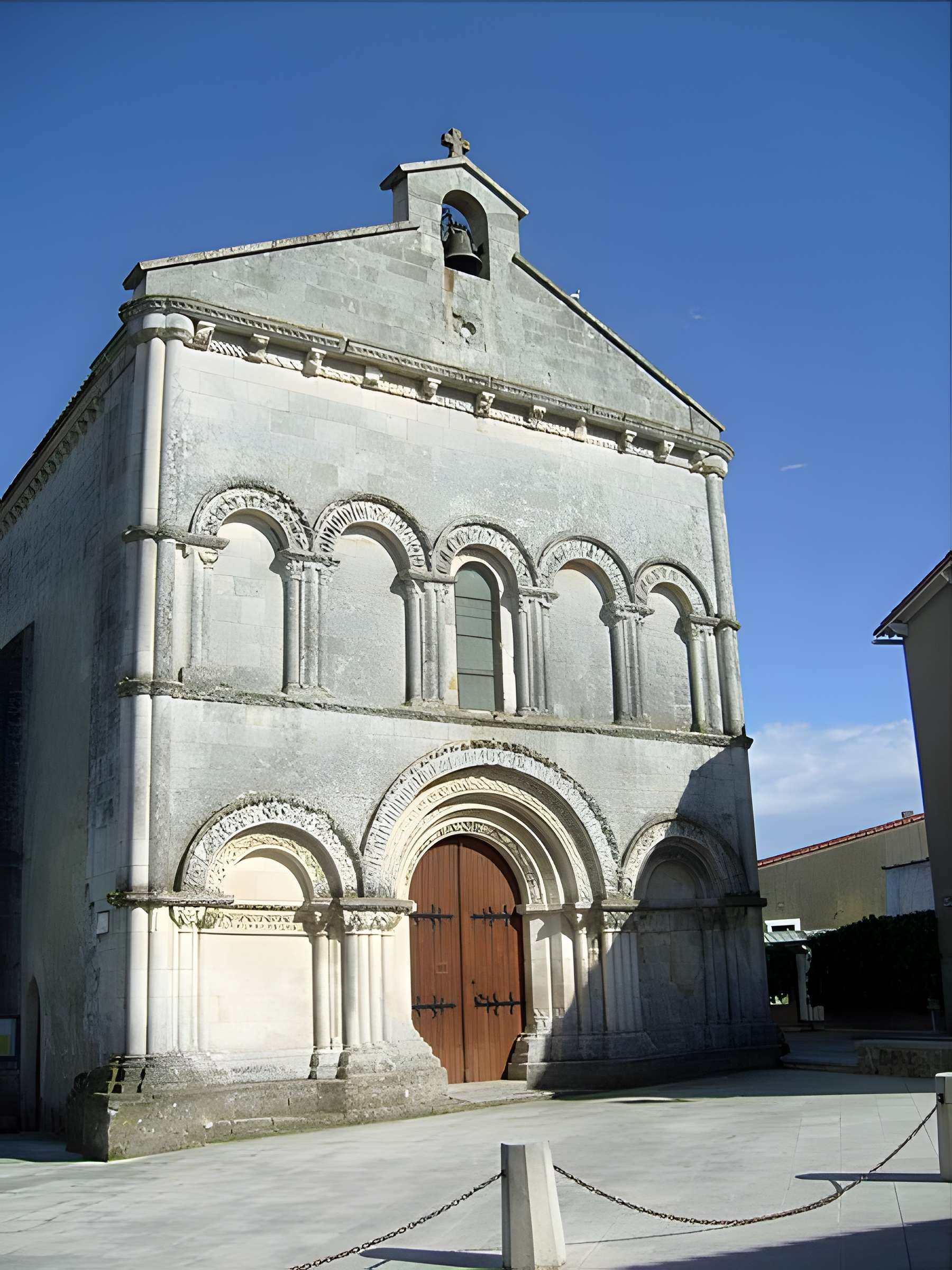 Église Saint-Pierre-ès-Liens de Médis