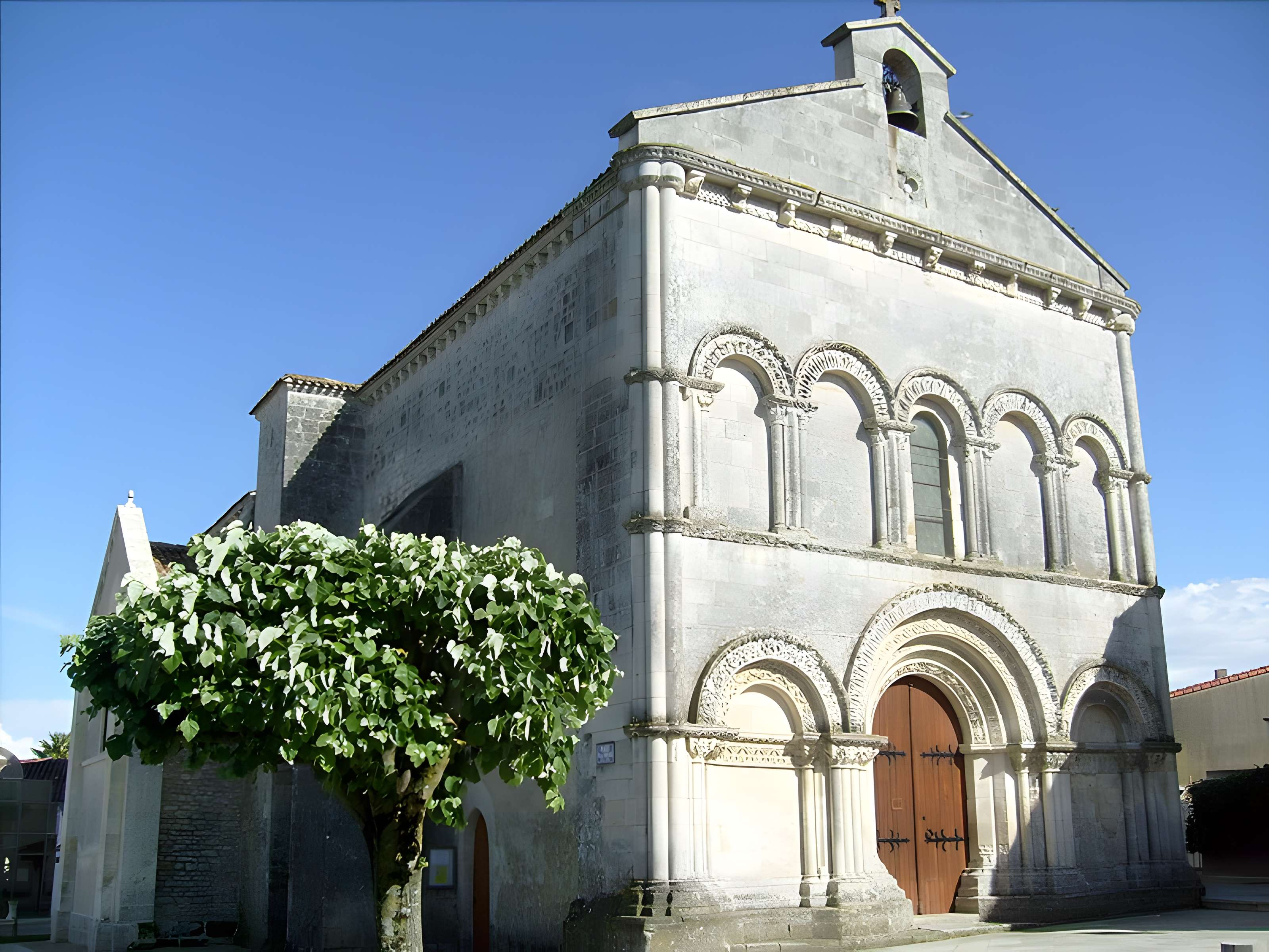 Église Saint-Pierre-ès-Liens de Médis