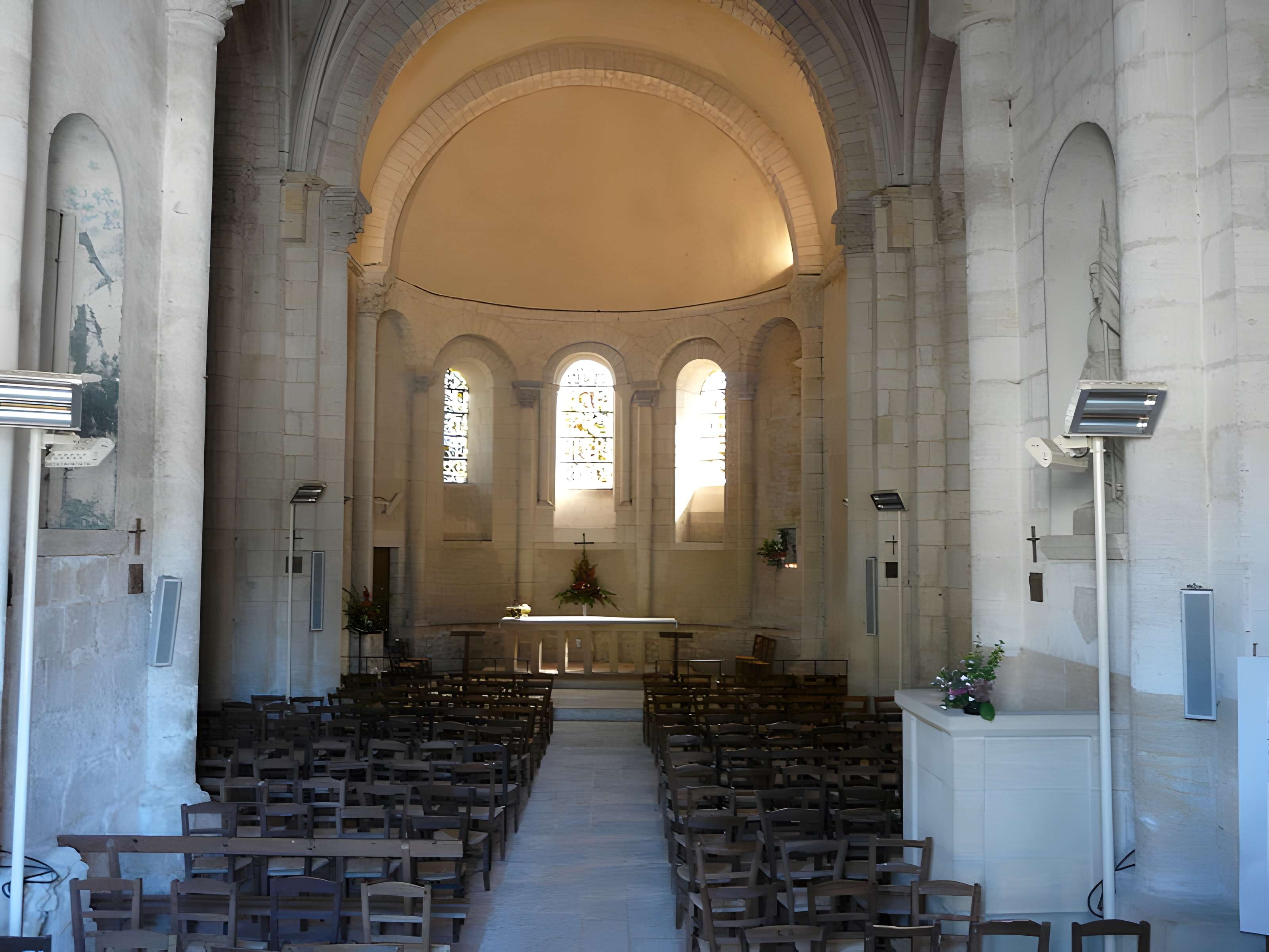 Église Saint-Pierre-ès-Liens de Montcaret