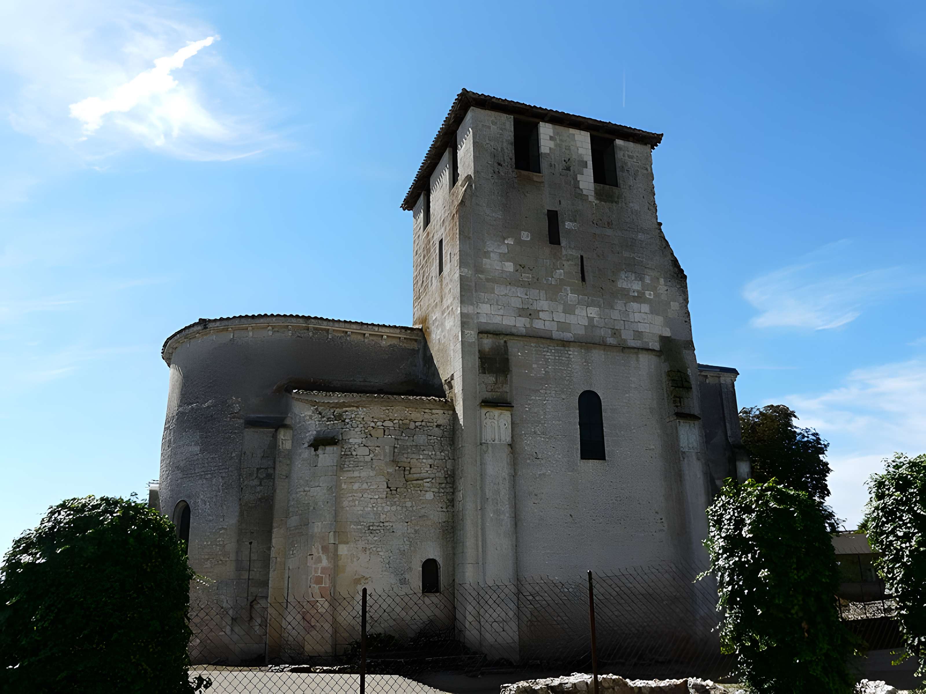 Église Saint-Pierre-ès-Liens de Montcaret