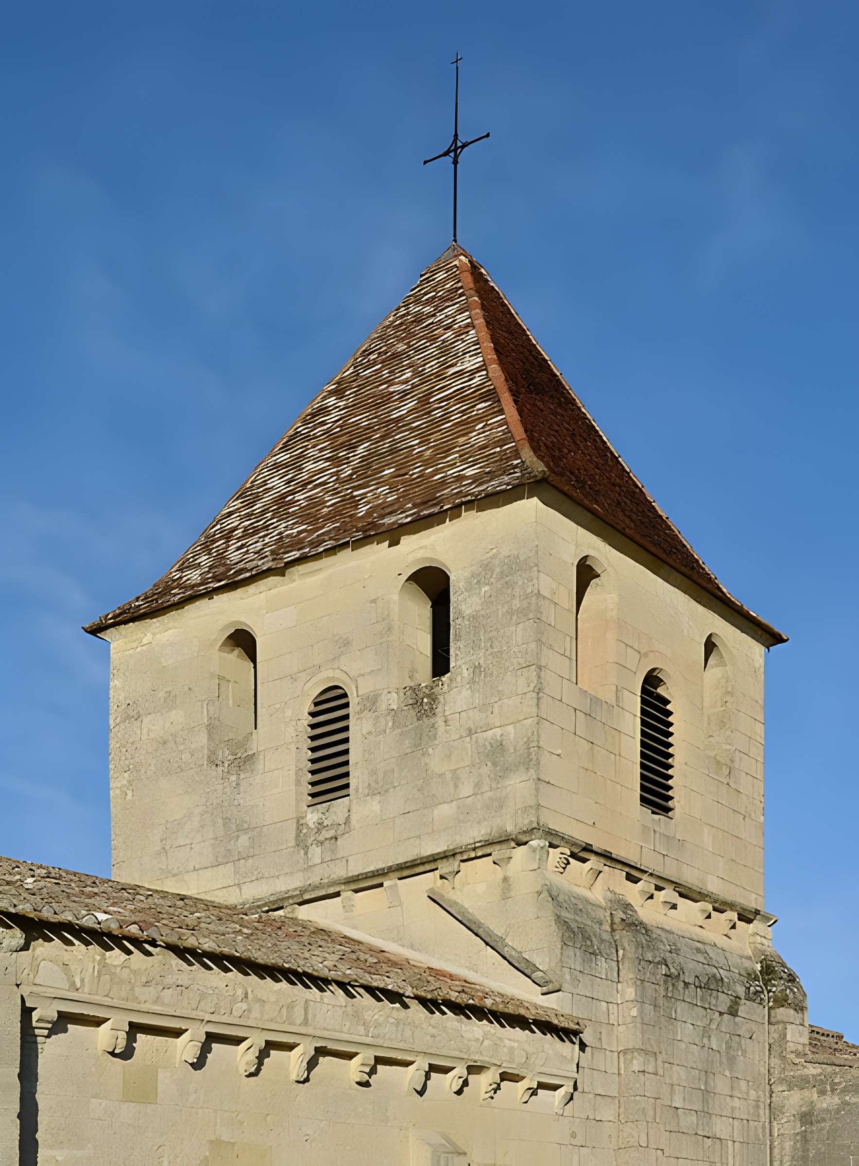 Église Saint-Pierre-ès-Liens de Montpeyroux