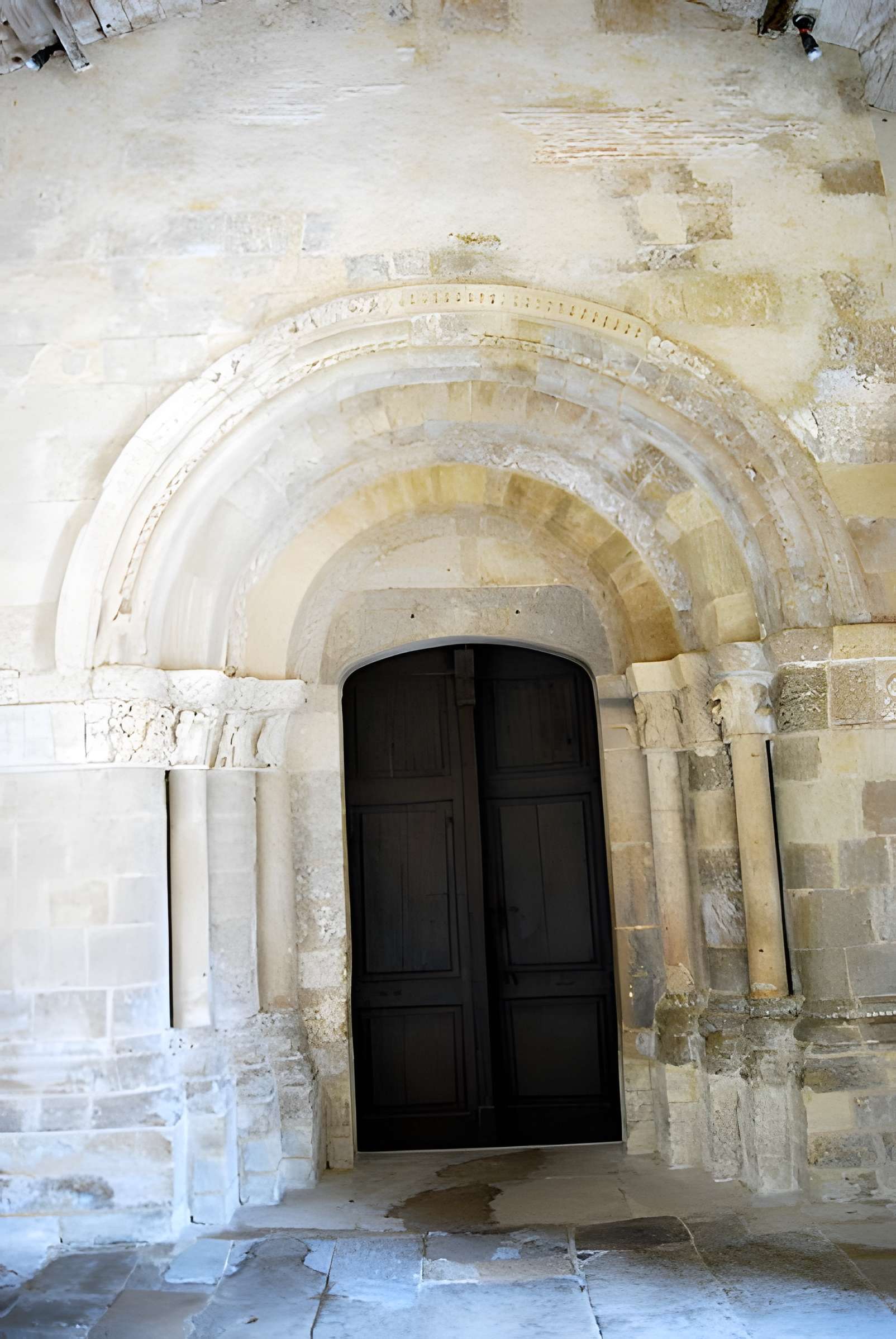 Église Saint-Pierre-ès-Liens de Pujols-sur-Ciron
