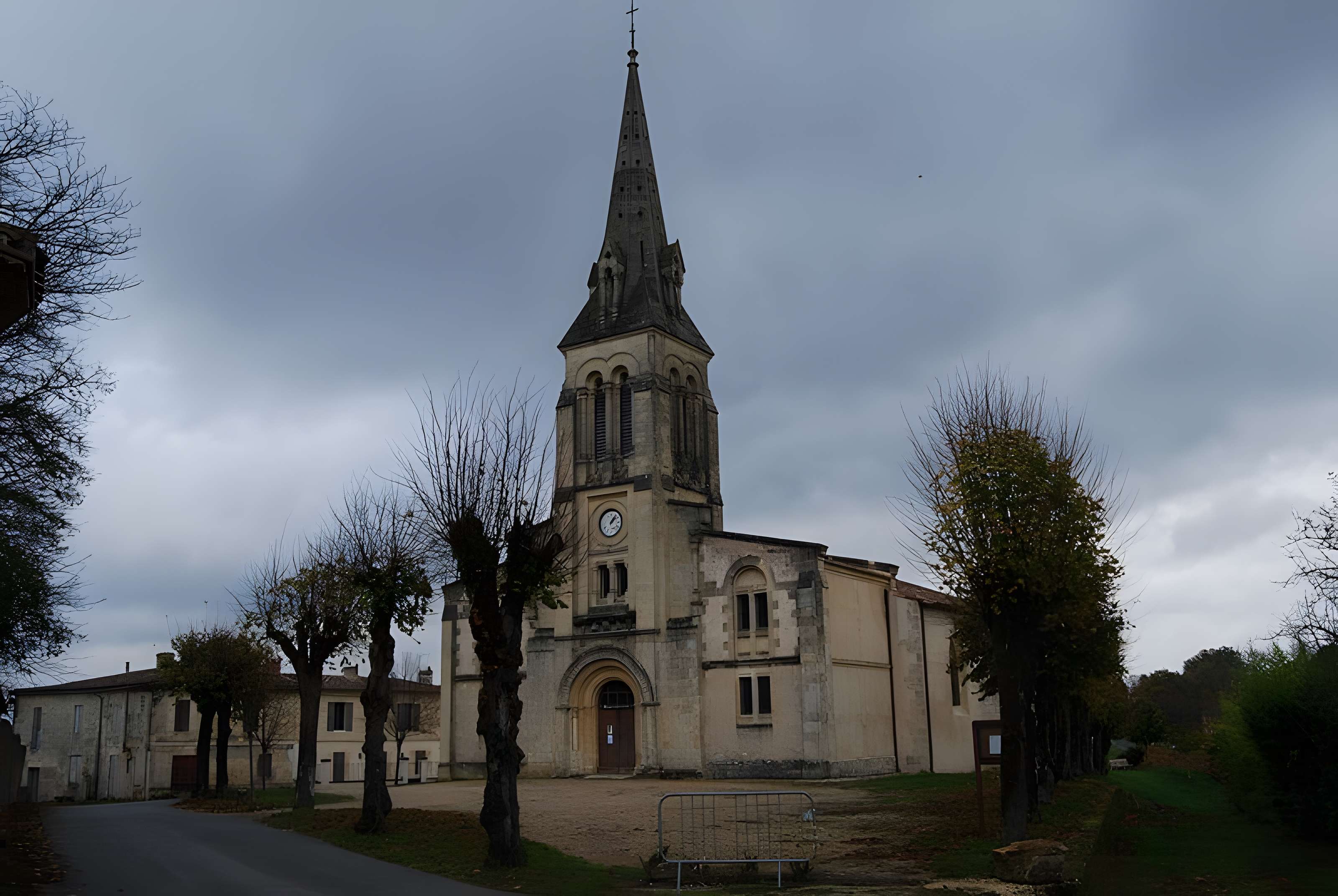 Église Saint-Pierre-ès-Liens du Haut-Langoiran 