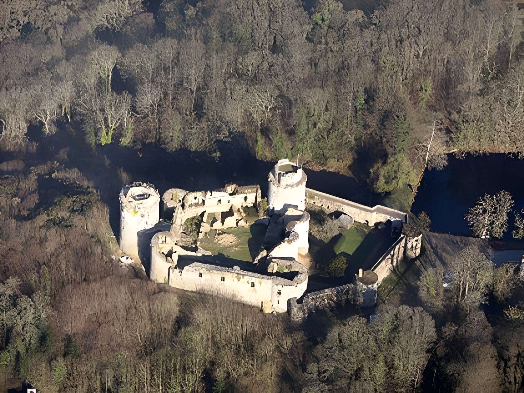 Château de Tonquédec vue aérienne