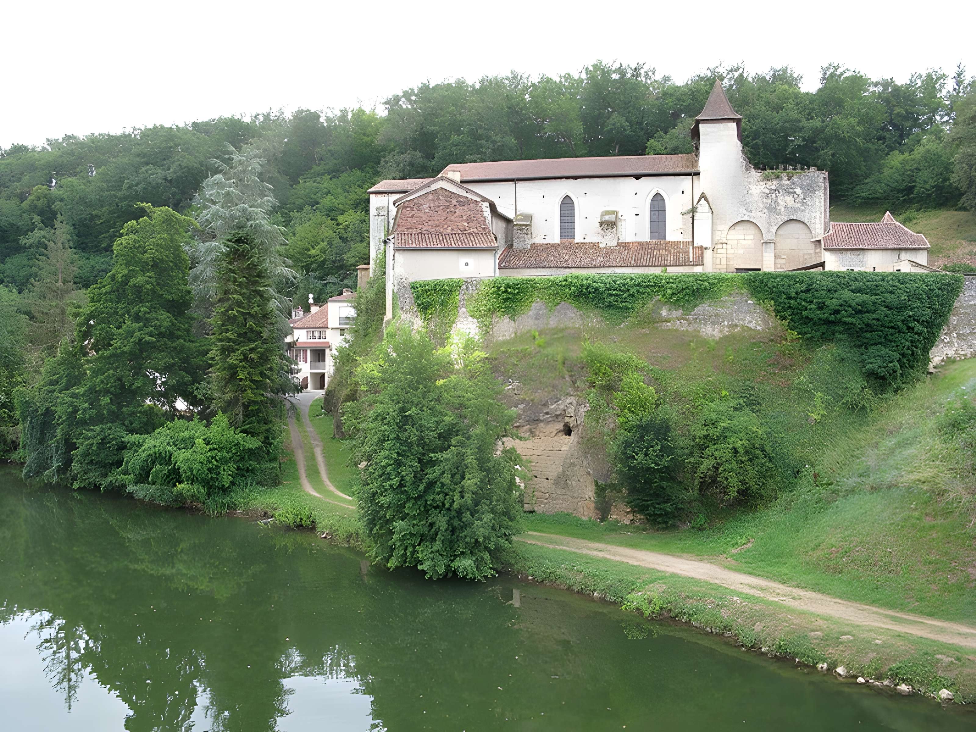 Église Saint-Pierre-et-Saint-Paul de Sourzac