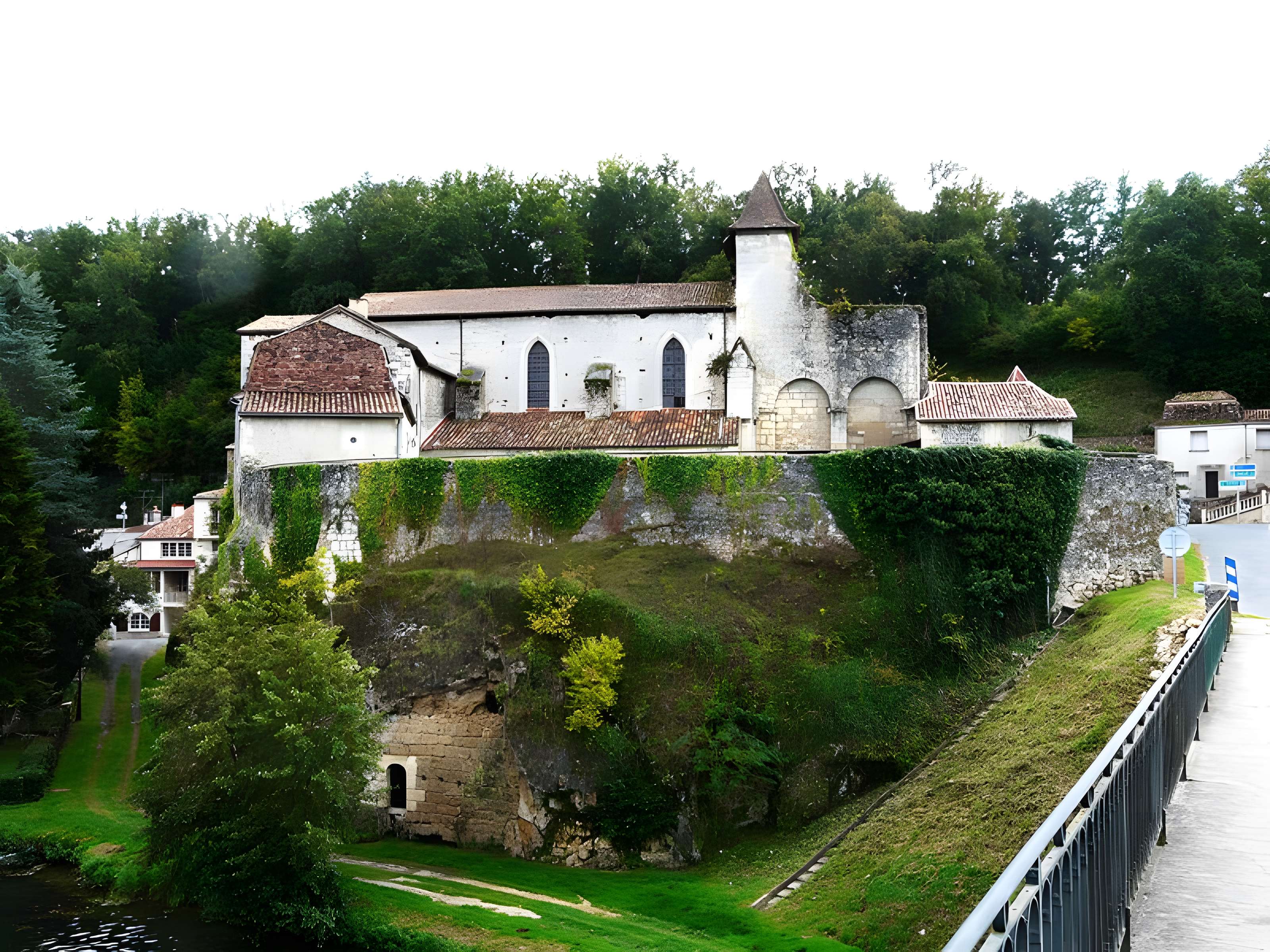 Église Saint-Pierre-et-Saint-Paul de Sourzac
