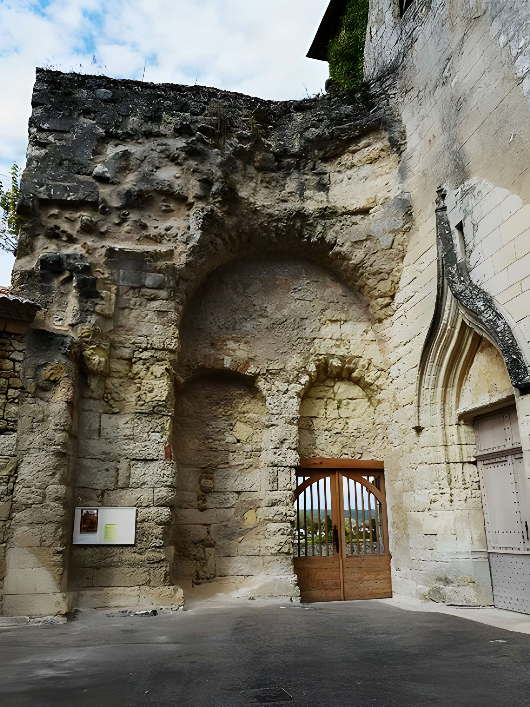 Église Saint-Pierre-et-Saint-Paul de Sourzac