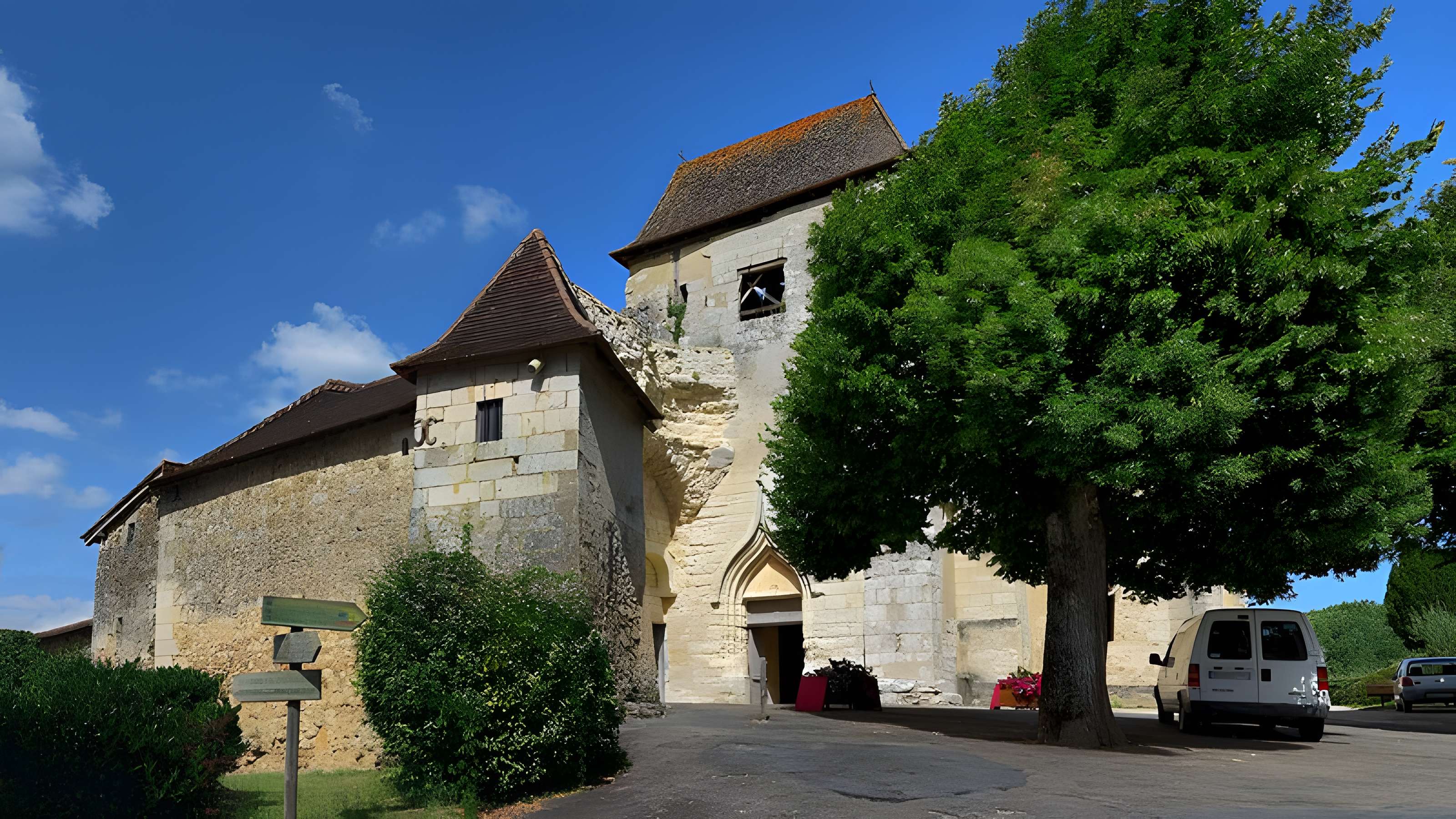 Église Saint-Pierre-et-Saint-Paul de Sourzac