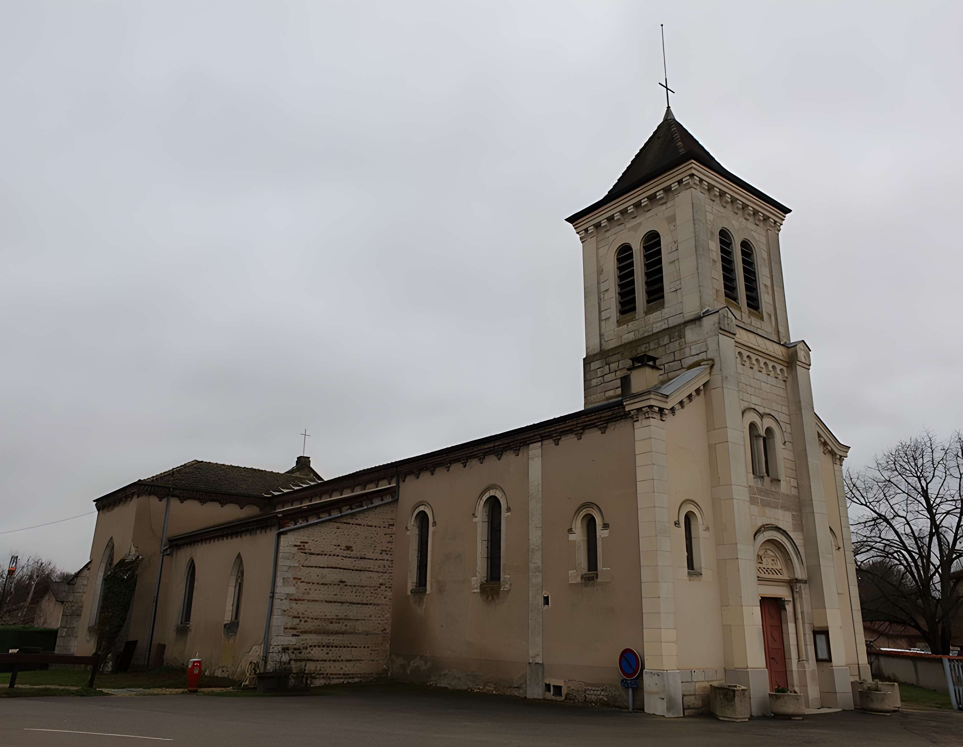 Église Saint-Pierre-Saint-Paul de Versailleux