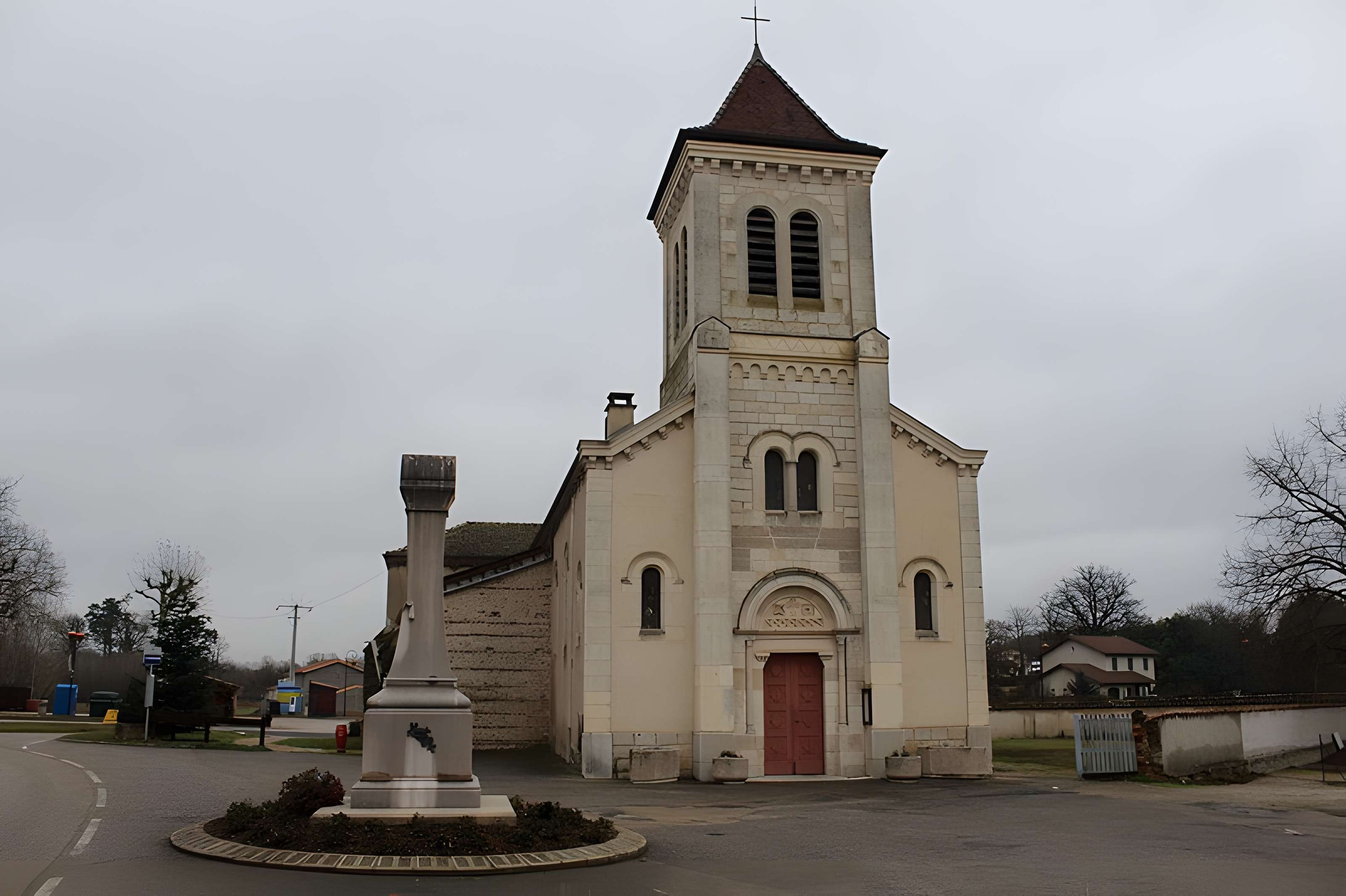 Église Saint-Pierre-Saint-Paul de Versailleux