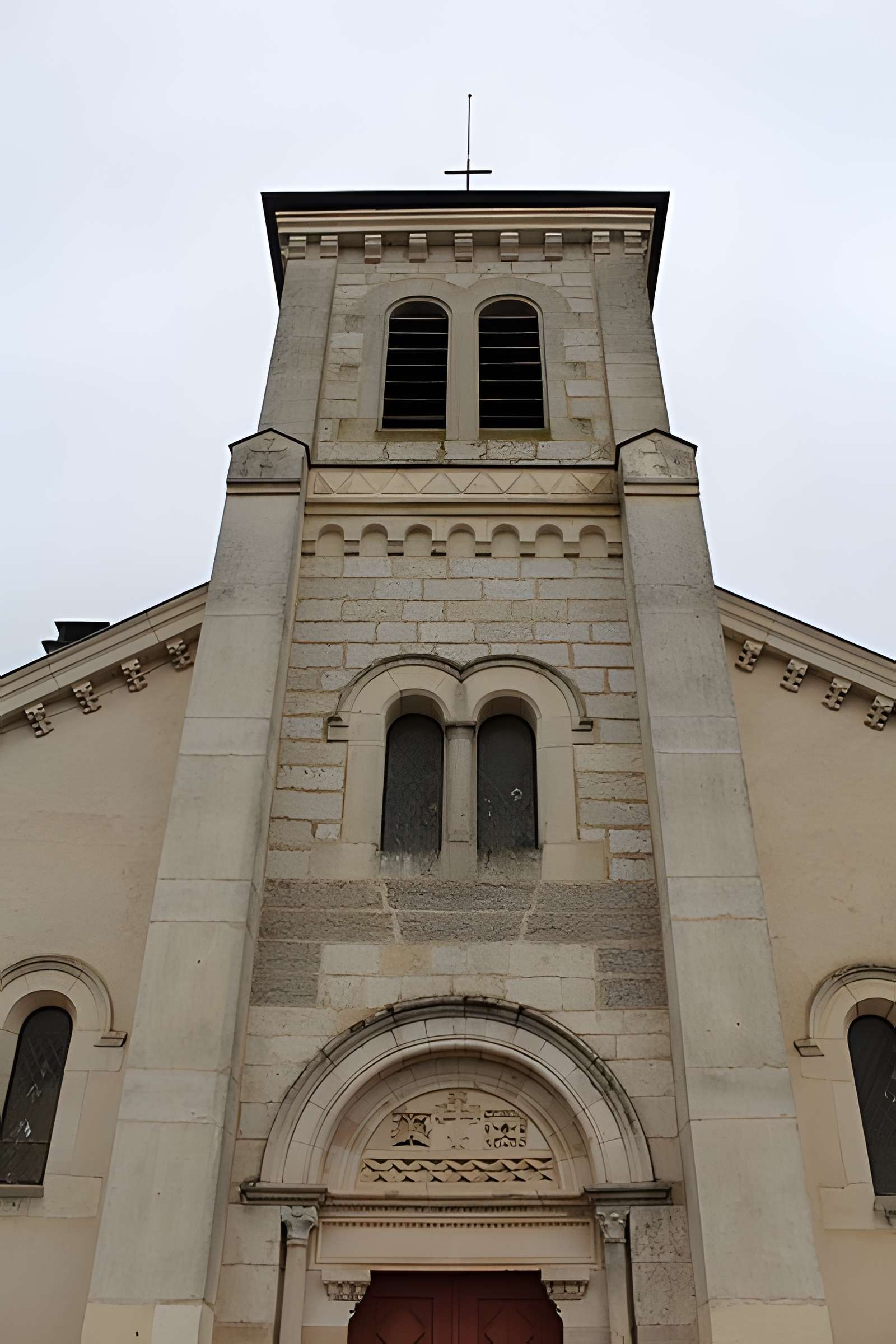 Église Saint-Pierre-Saint-Paul de Versailleux