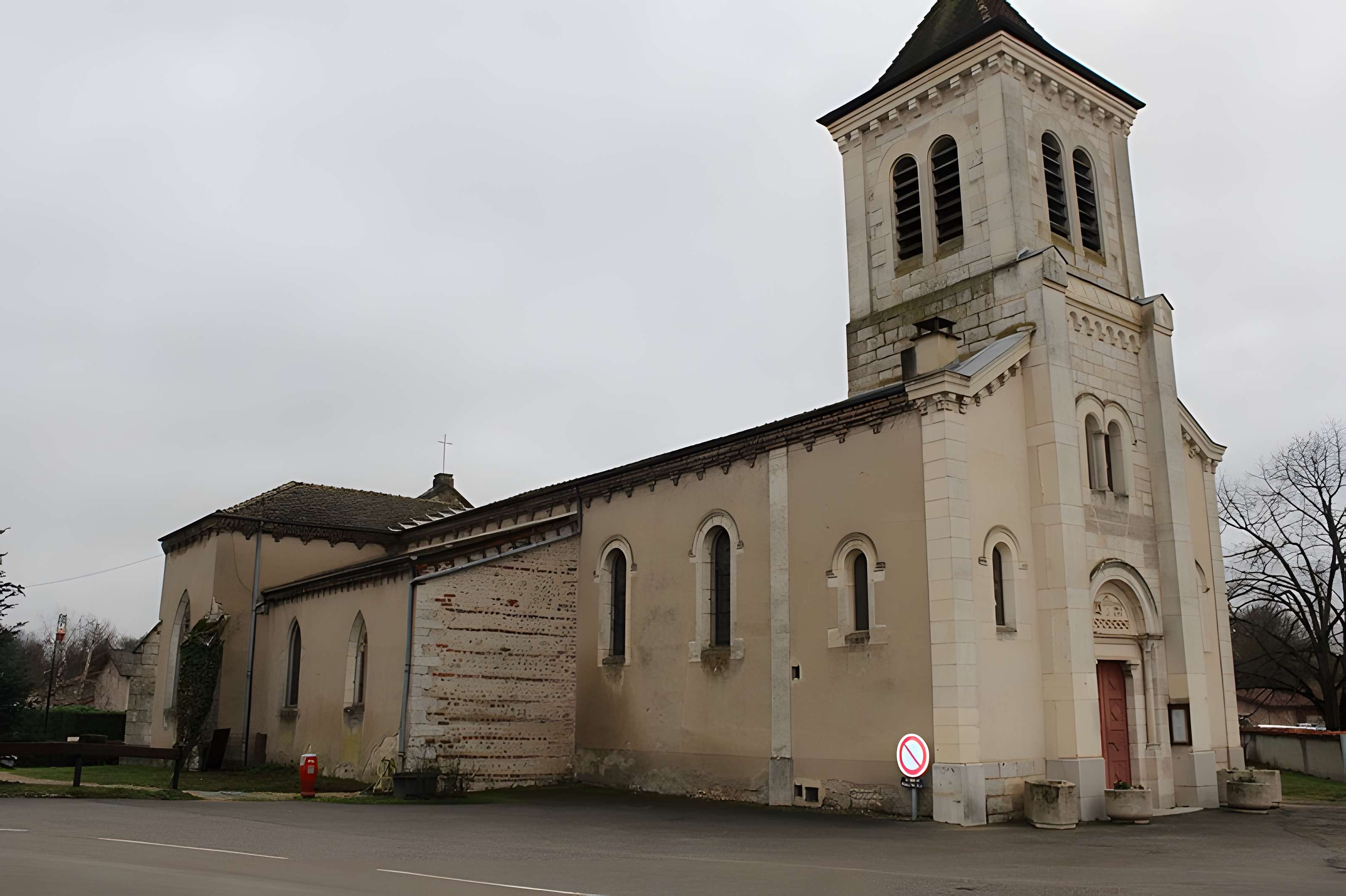 Église Saint-Pierre-Saint-Paul de Versailleux